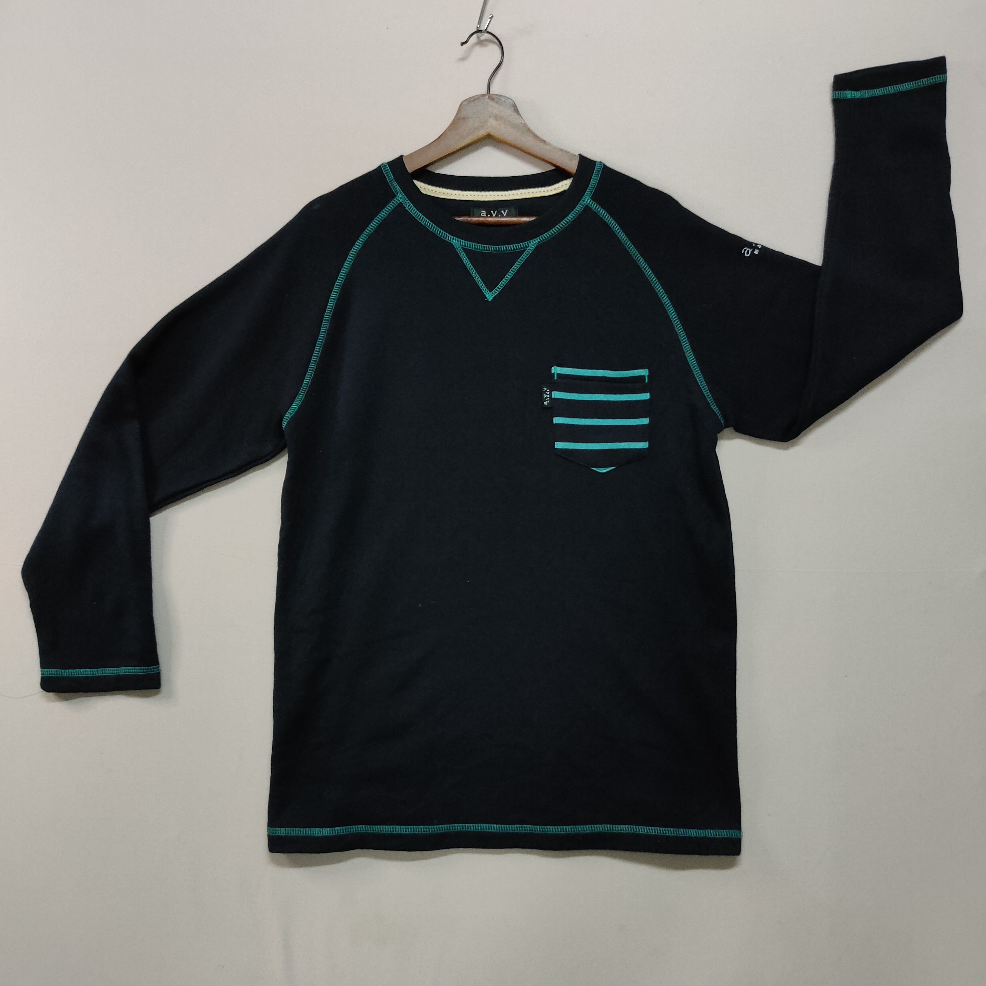 Japanese Brand A.V.V HOME EMBROIDERY SMALL LOGO SWEATSHRIT Size US M / EU 48-50 / 2 - 1 Thumbnail