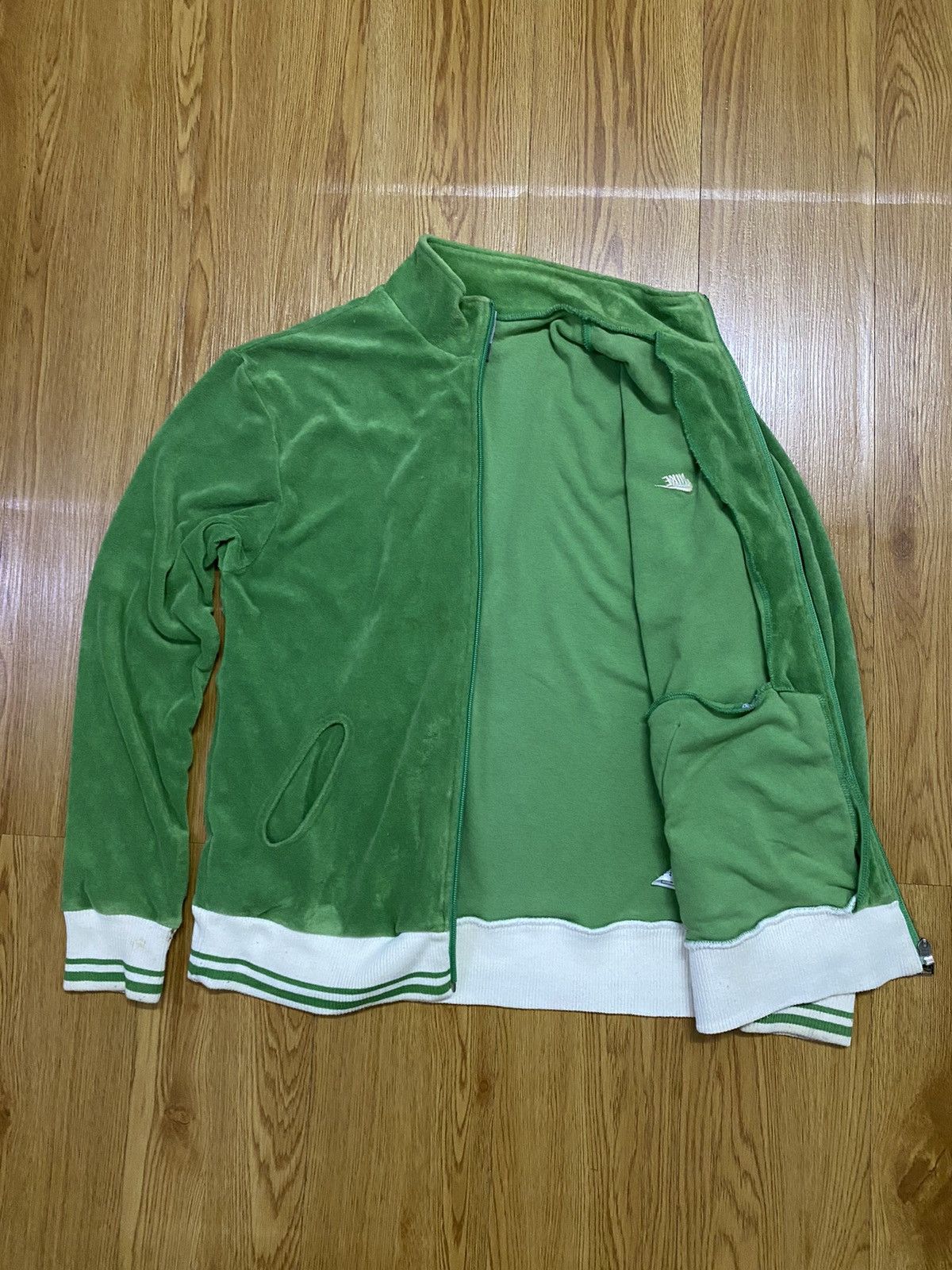 Nike Vintage Nike Swoosh Logo Corduroy Jacket Size L / US 10 / IT 46 - 2 Thumbnail