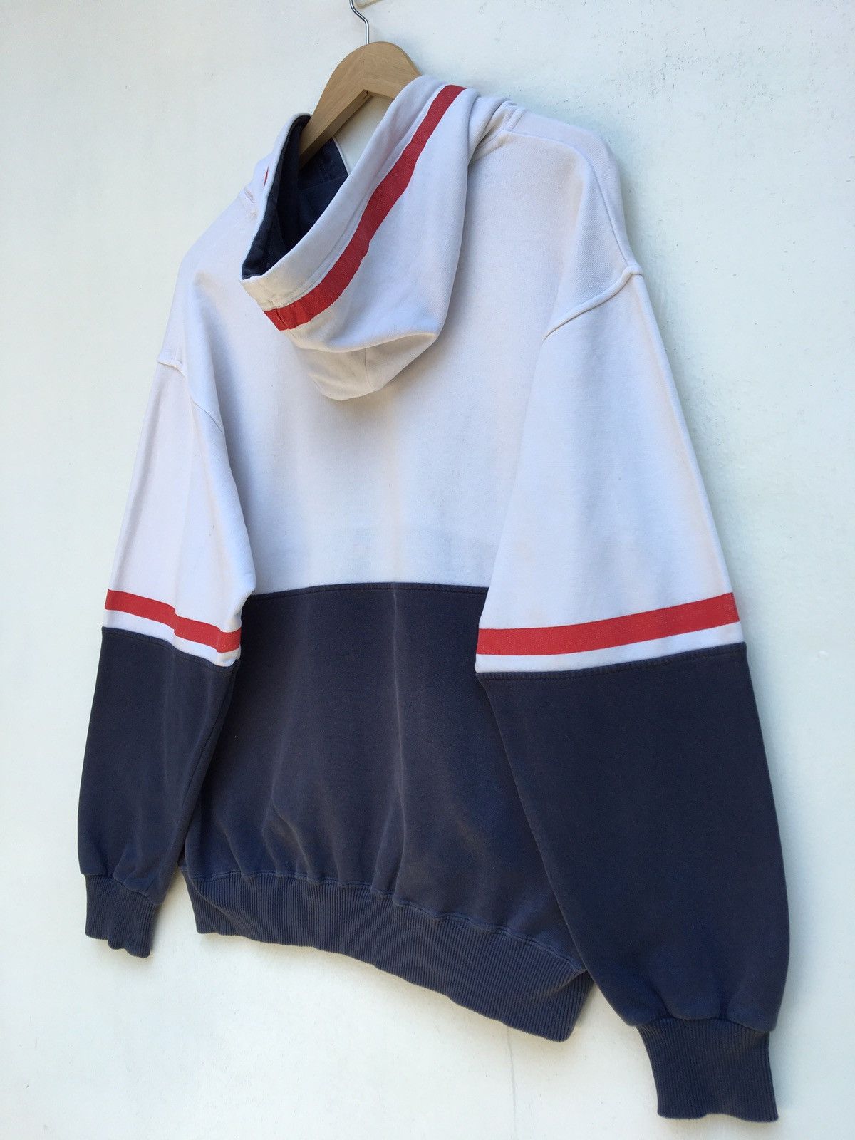 Lacoste Vintage Lacoste Spellout Big Logo Hoodie Size US L / EU 52-54 / 3 - 15 Thumbnail