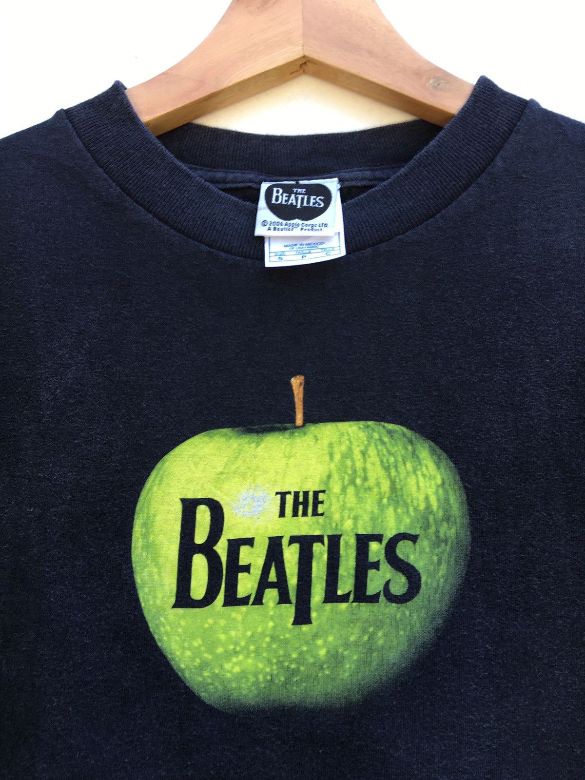 Band Tees The Beatles Apple Logo Vintage Band Tee Shirt Size US S / EU 44-46 / 1 - 1 Thumbnail