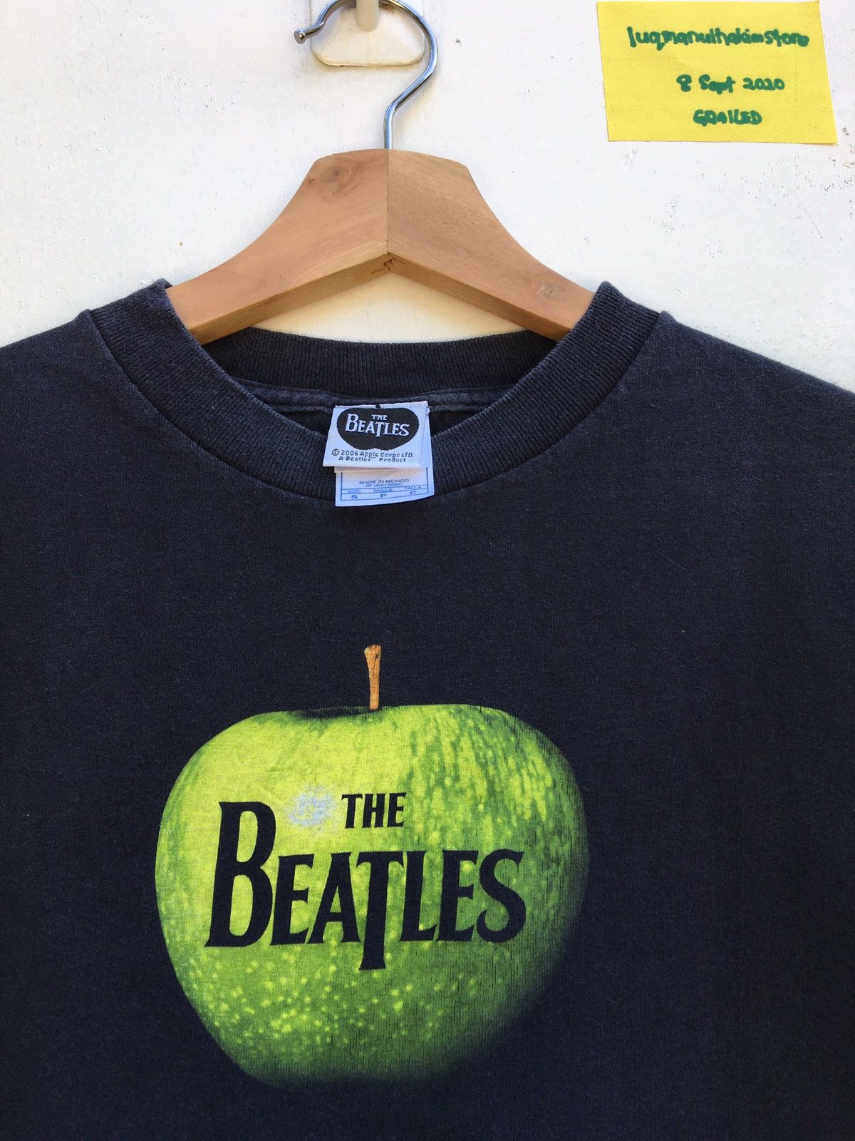 Band Tees The Beatles Apple Logo Vintage Band Tee Shirt Size US S / EU 44-46 / 1 - 11 Thumbnail