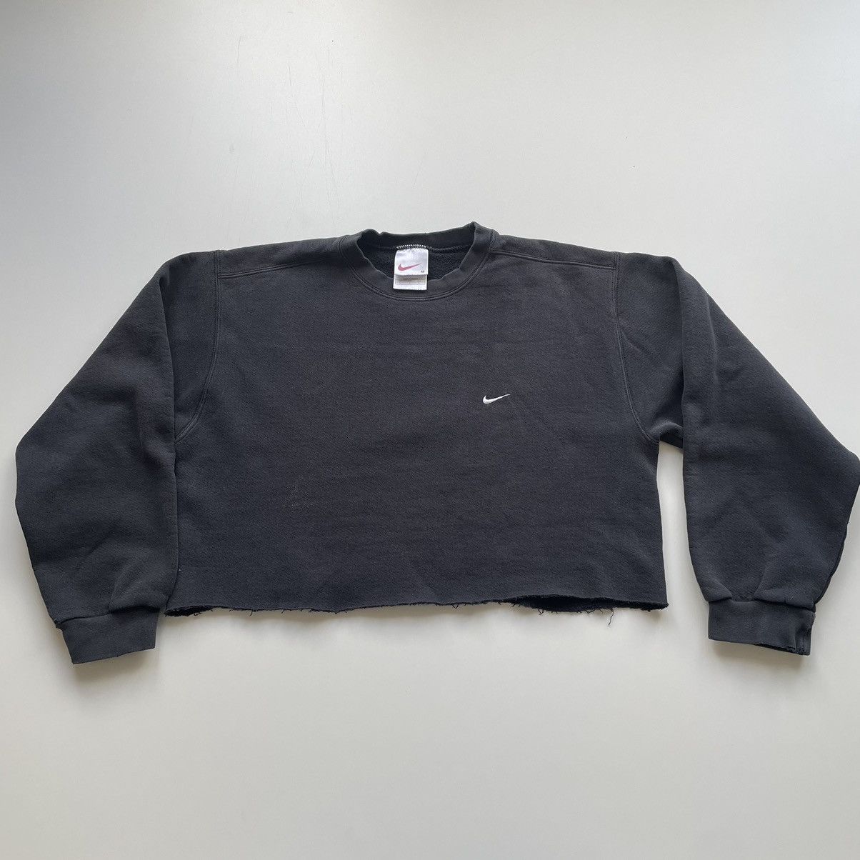 Nike × Vintage Vintage 1990s Nike Embroidered Swoosh Cropped Crewneck Faded Size M / US 6-8 / IT 42-44 - 1 Thumbnail