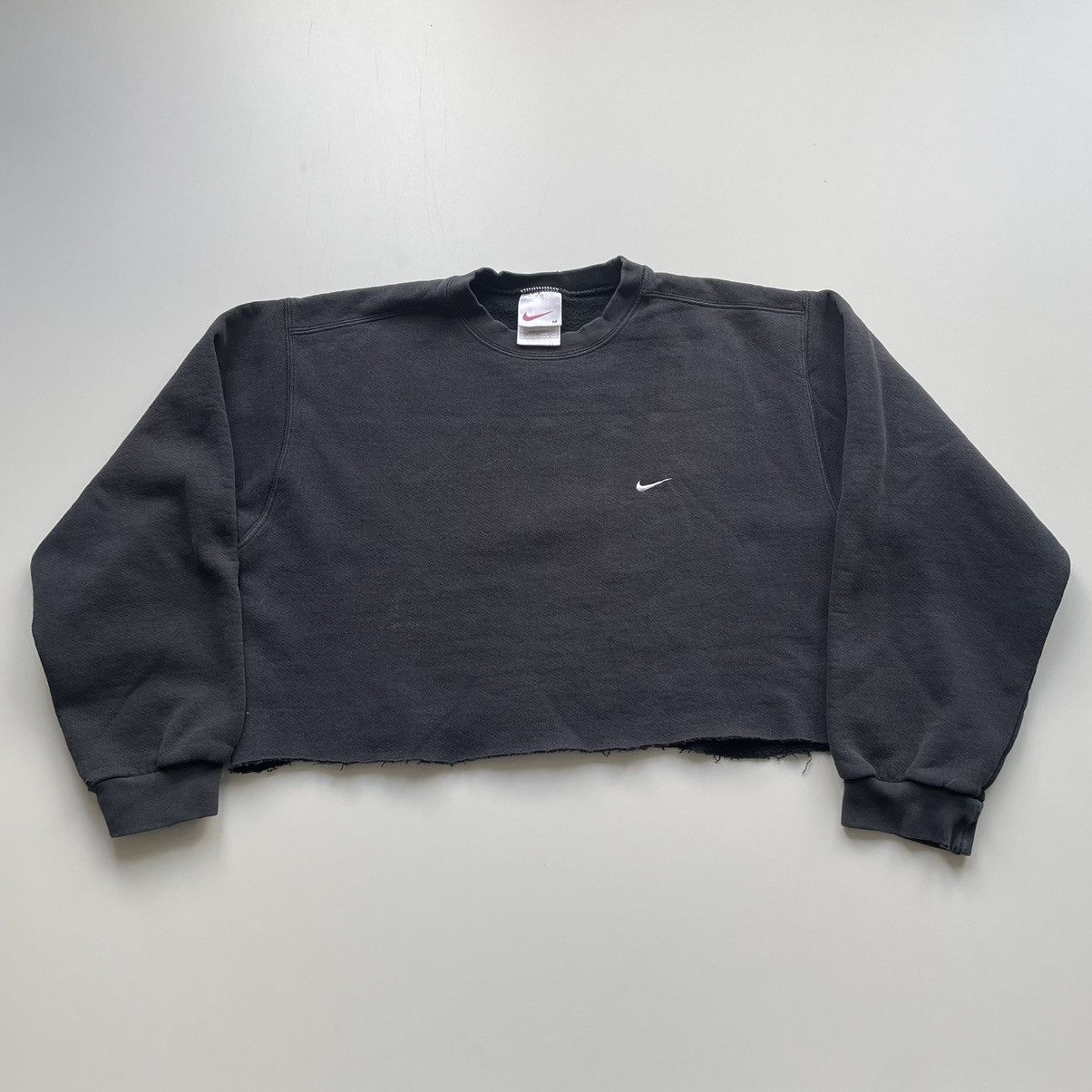 Nike × Vintage Vintage 1990s Nike Embroidered Swoosh Cropped Crewneck Faded Size M / US 6-8 / IT 42-44 - 2 Thumbnail