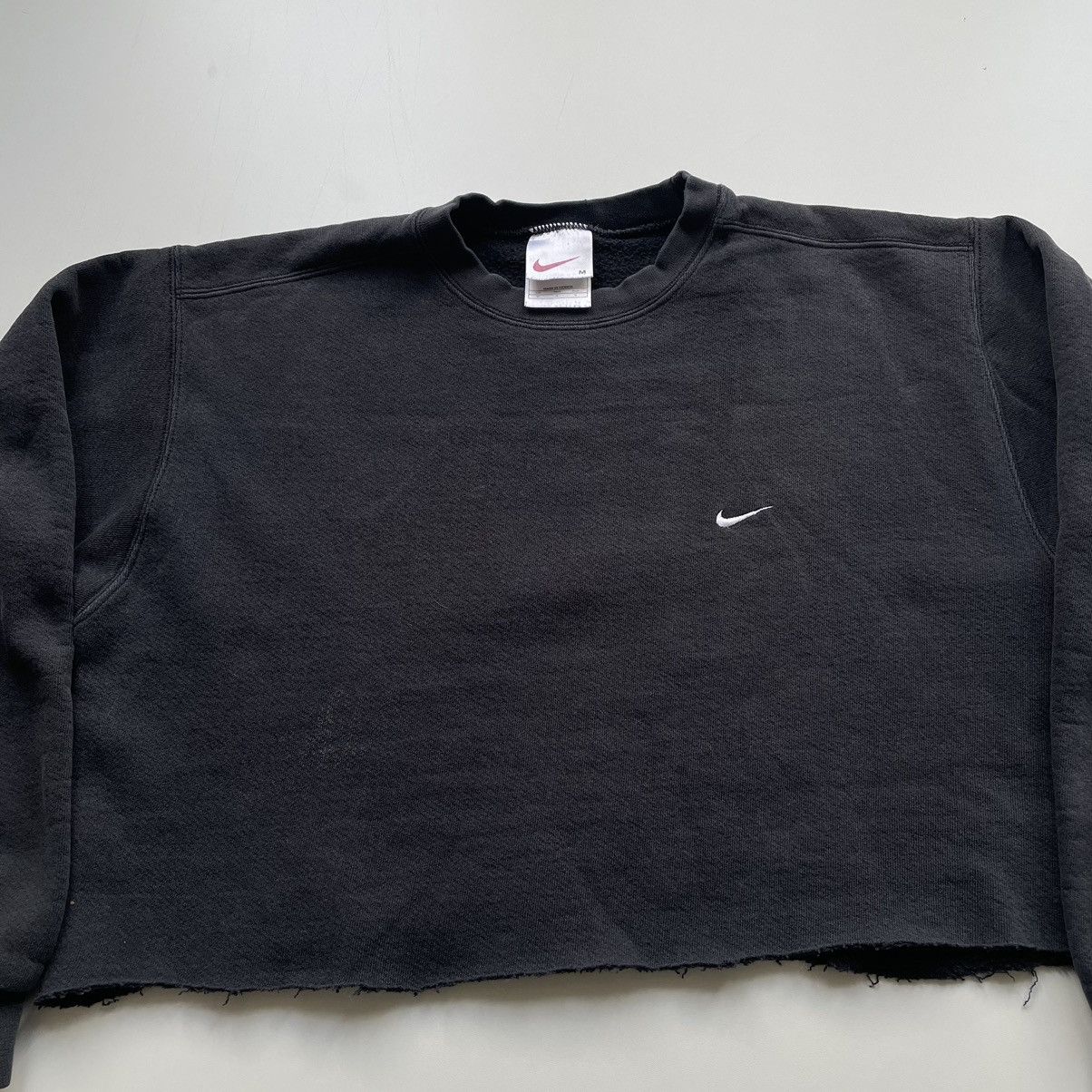Nike × Vintage Vintage 1990s Nike Embroidered Swoosh Cropped Crewneck Faded Size M / US 6-8 / IT 42-44 - 3 Thumbnail