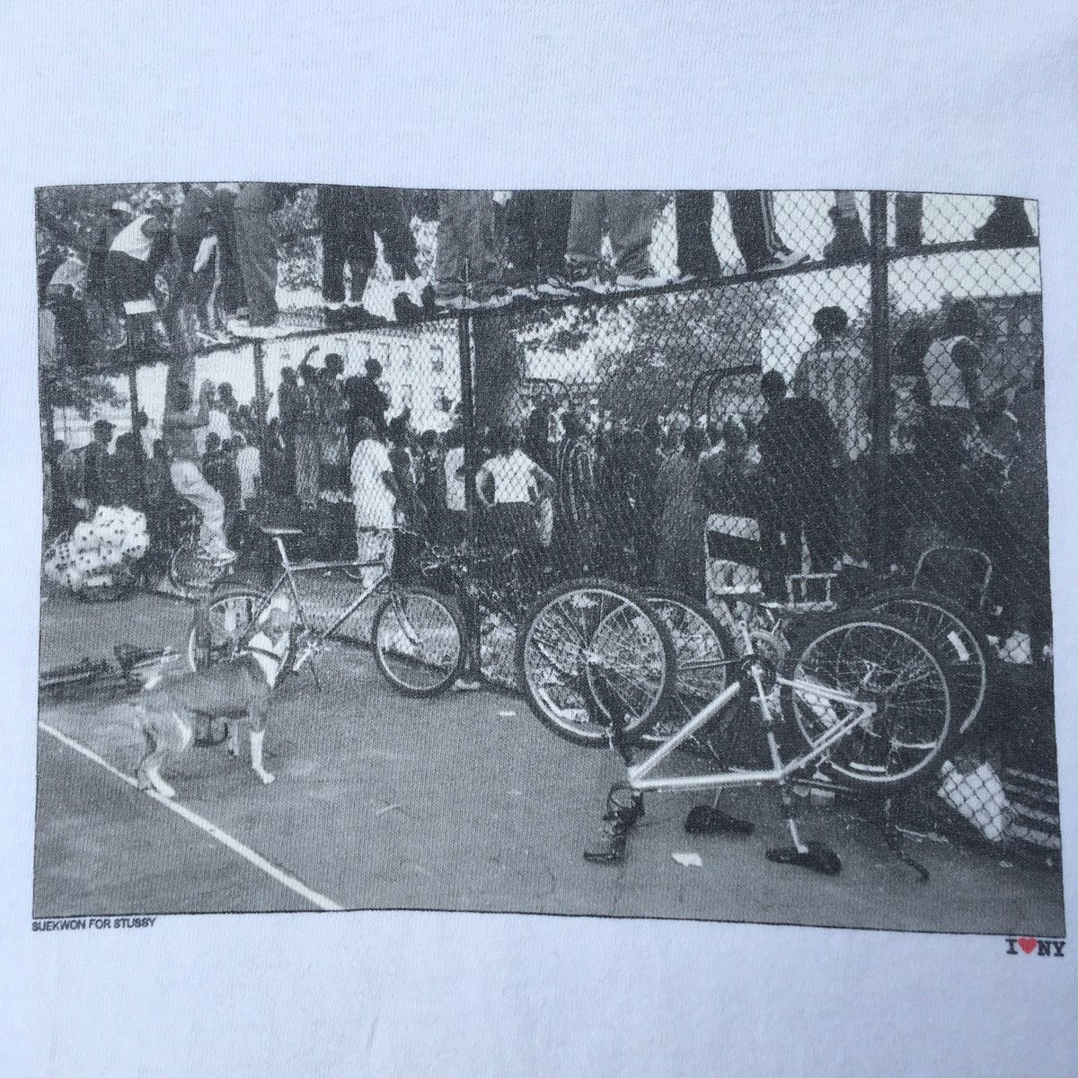 Stussy Vintage STUSSY X CUSTOMADE by SUE KWON NY PHOTO TEE Size US L / EU 52-54 / 3 - 9 Thumbnail