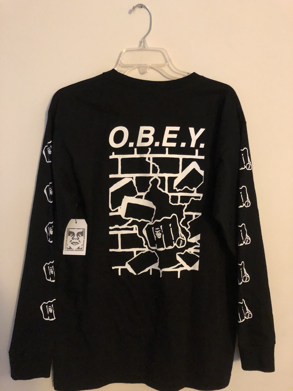 Obey Obey break down the walls Medium Size US M / EU 48-50 / 2 - 2 Thumbnail