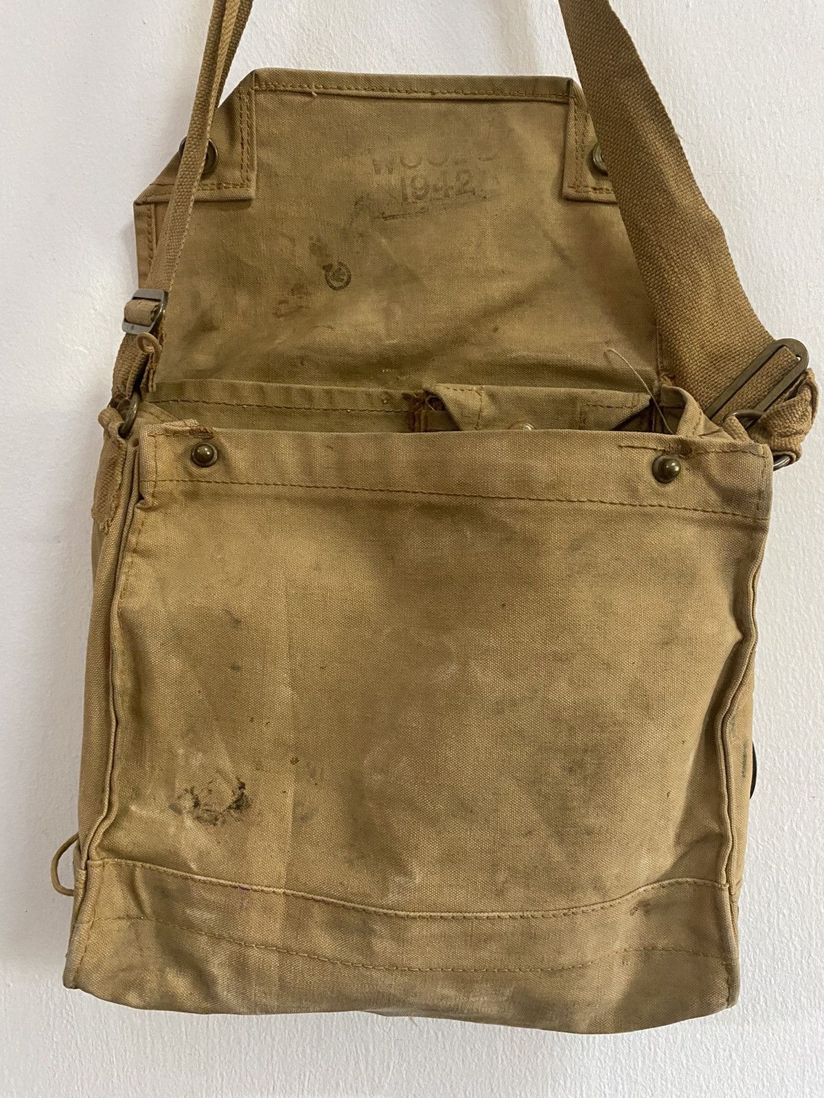 Vintage 🔥1942 British United WWII Gas Mask Bag Super Rare Collector Size ONE SIZE - 9 Thumbnail