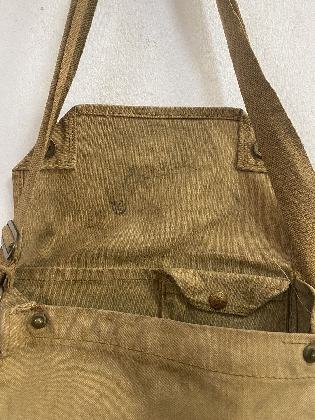 Vintage 🔥1942 British United WWII Gas Mask Bag Super Rare Collector Size ONE SIZE - 8 Thumbnail