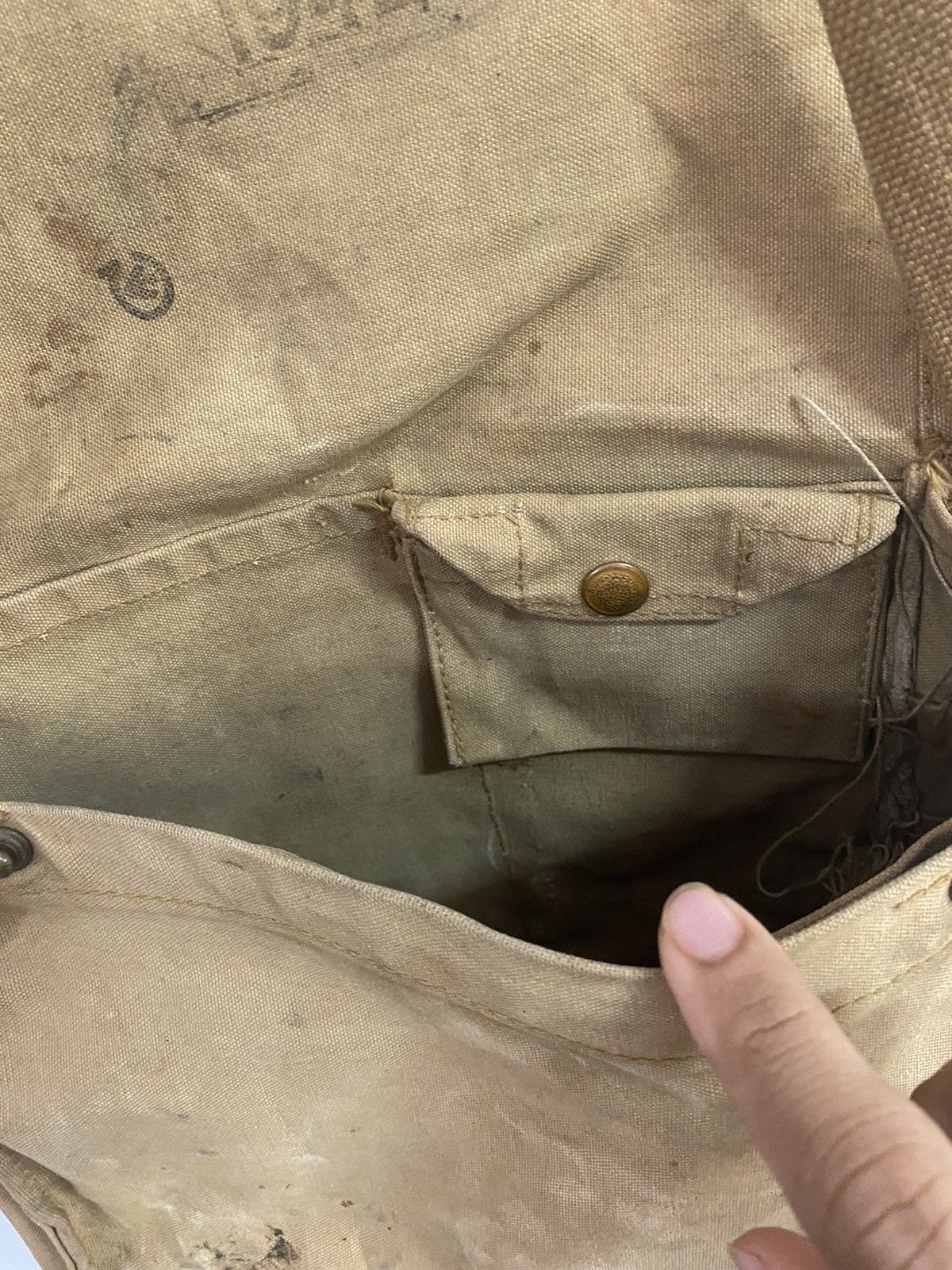 Vintage 🔥1942 British United WWII Gas Mask Bag Super Rare Collector Size ONE SIZE - 10 Thumbnail