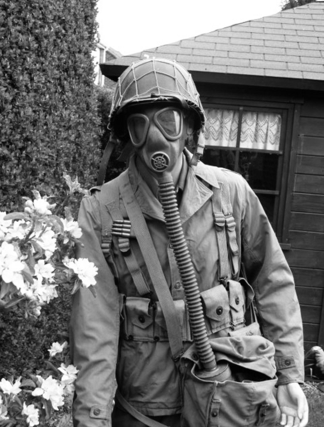 Vintage 🔥1942 British United WWII Gas Mask Bag Super Rare Collector Size ONE SIZE - 1 Thumbnail