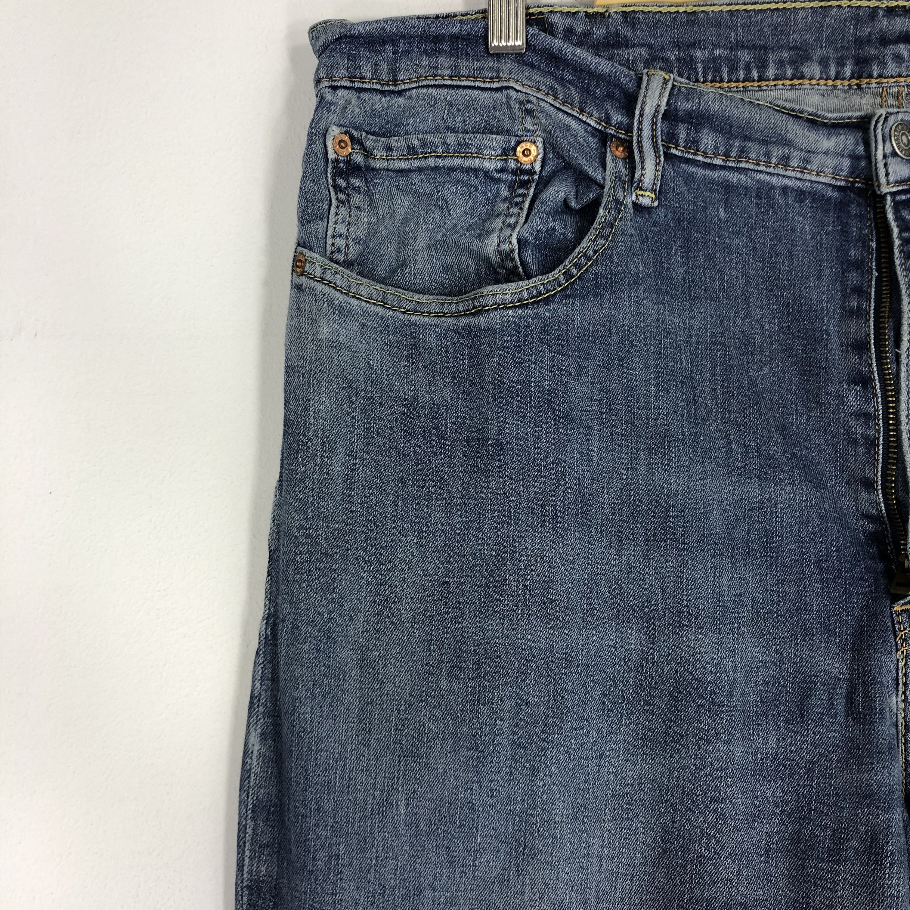 Vintage Levi's 559 Blue Jean Size 40
