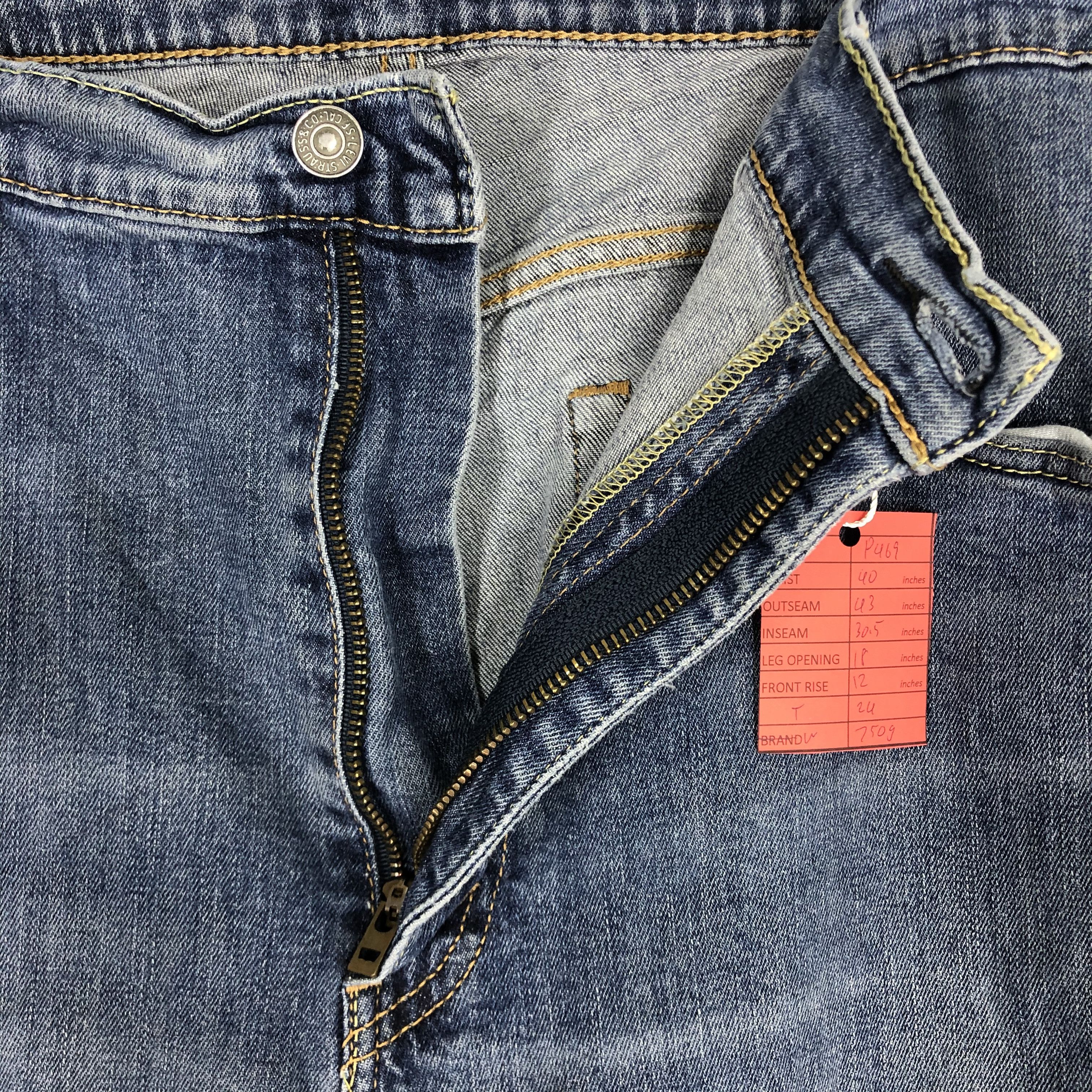 Vintage Levi's 559 Blue Jean Size 40
