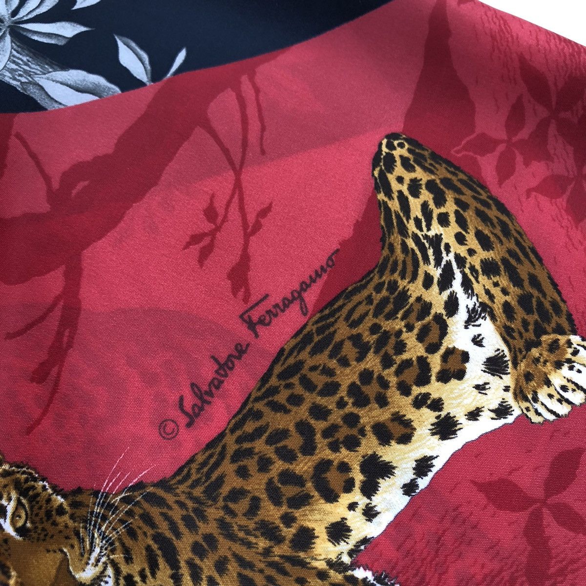 Salvatore Ferragamo Salvatore Ferragamo Animal In Floral Printed Buttoned Shirt Size US S / EU 44-46 / 1 - 21 Thumbnail