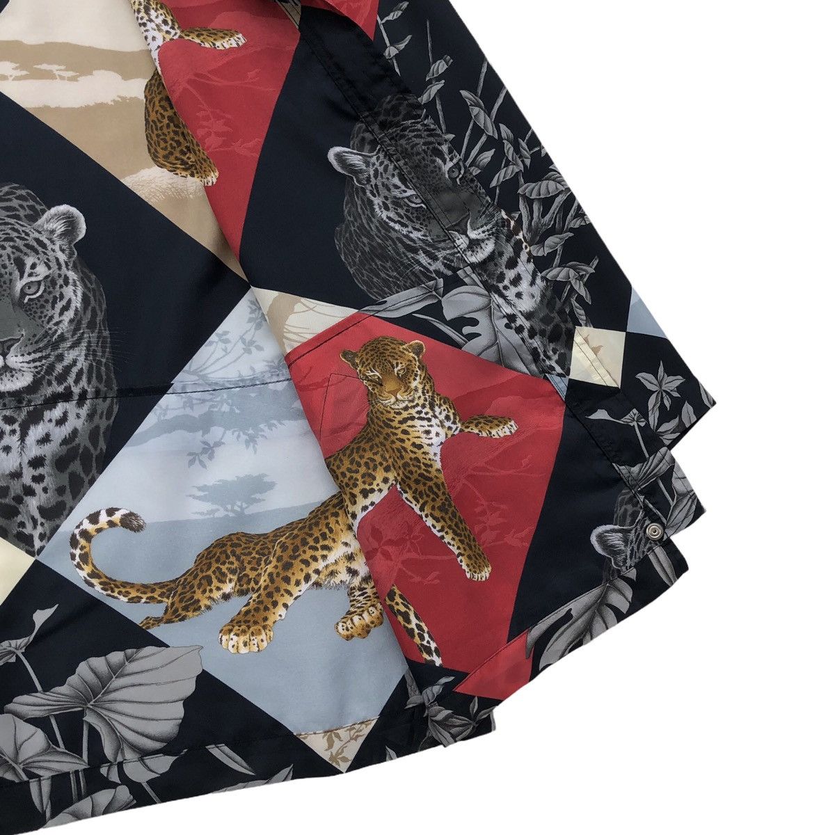 Salvatore Ferragamo Salvatore Ferragamo Animal In Floral Printed Buttoned Shirt Size US S / EU 44-46 / 1 - 8 Thumbnail