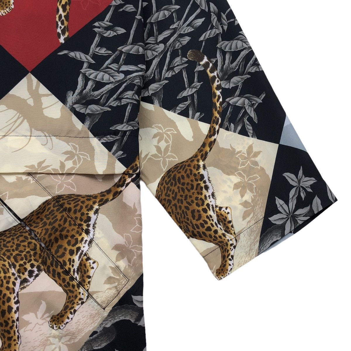 Salvatore Ferragamo Salvatore Ferragamo Animal In Floral Printed Buttoned Shirt Size US S / EU 44-46 / 1 - 14 Thumbnail