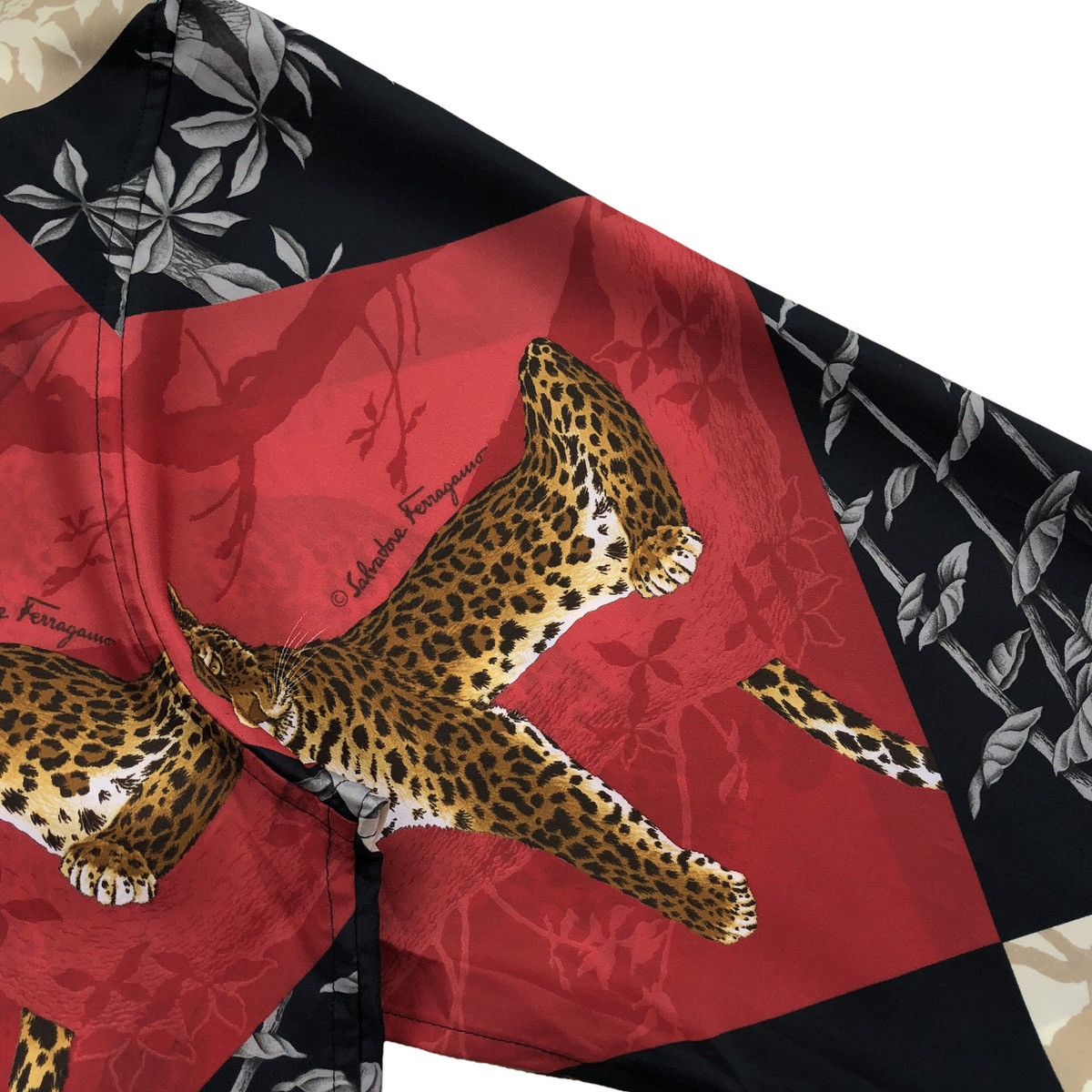 Salvatore Ferragamo Salvatore Ferragamo Animal In Floral Printed Buttoned Shirt Size US S / EU 44-46 / 1 - 19 Thumbnail
