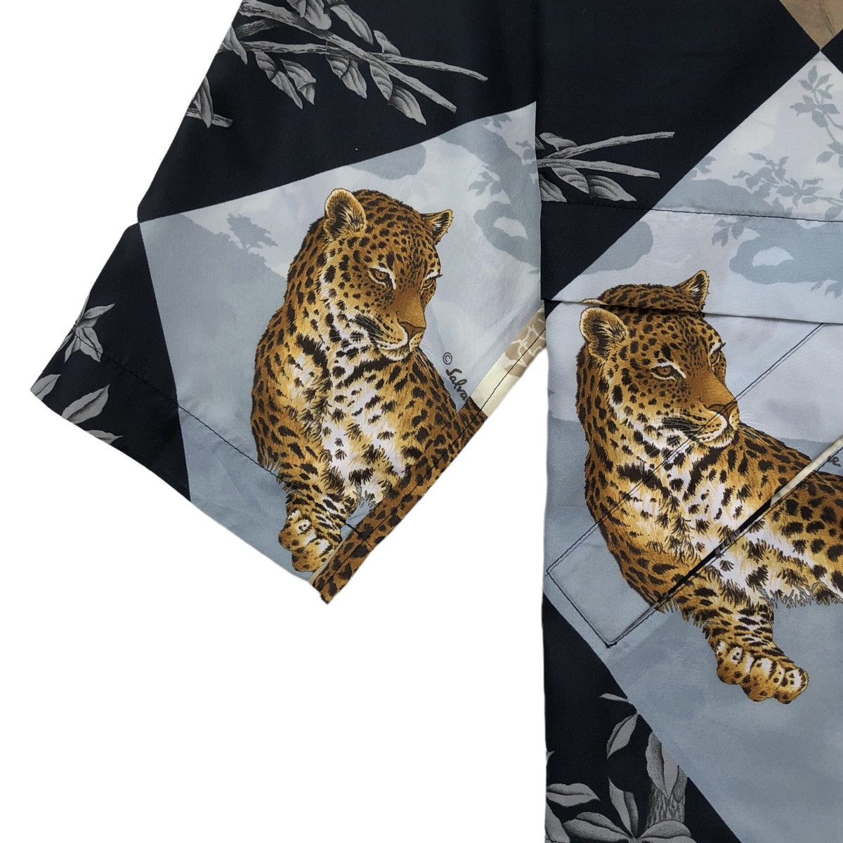 Salvatore Ferragamo Salvatore Ferragamo Animal In Floral Printed Buttoned Shirt Size US S / EU 44-46 / 1 - 13 Thumbnail