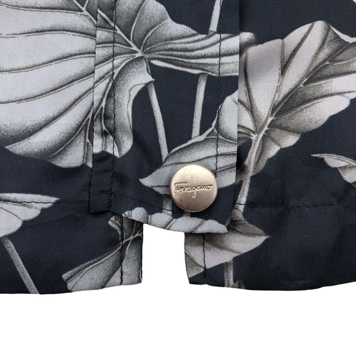 Salvatore Ferragamo Salvatore Ferragamo Animal In Floral Printed Buttoned Shirt Size US S / EU 44-46 / 1 - 10 Thumbnail