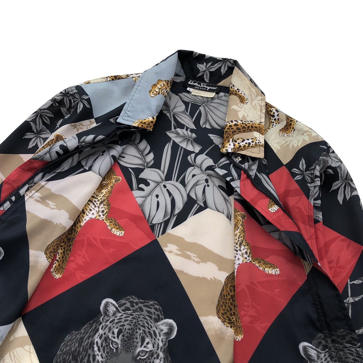 Salvatore Ferragamo Salvatore Ferragamo Animal In Floral Printed Buttoned Shirt Size US S / EU 44-46 / 1 - 6 Thumbnail