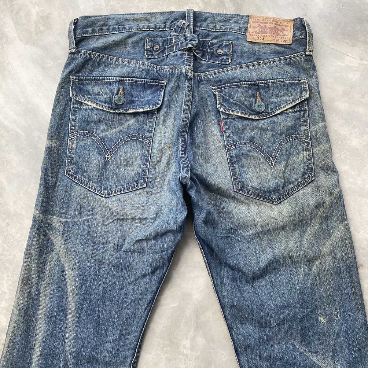 Levi's × Vintage Vintage Levis 202 distressed denim sun faded Size US 31 - 12 Thumbnail