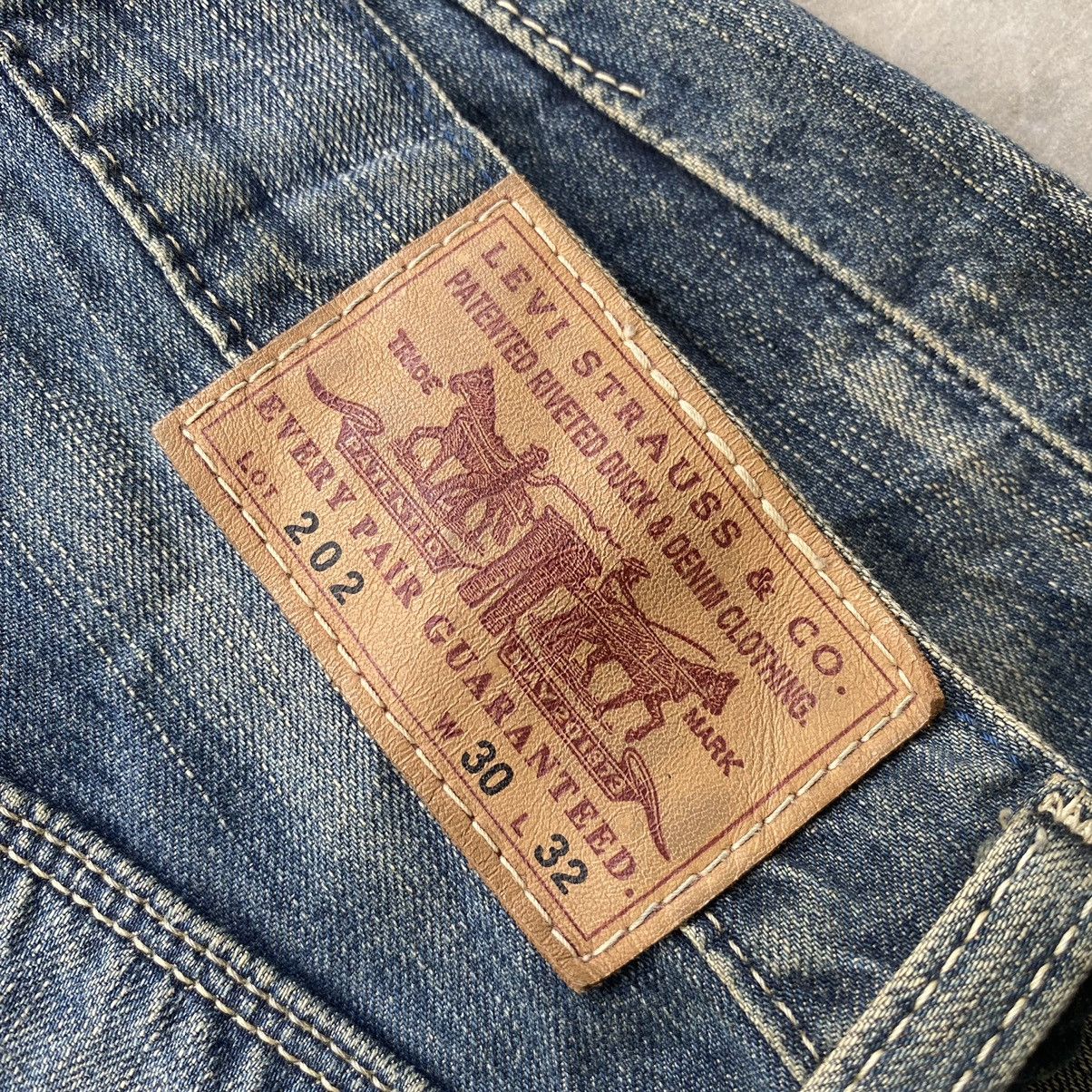 Levi's × Vintage Vintage Levis 202 distressed denim sun faded Size US 31 - 8 Thumbnail