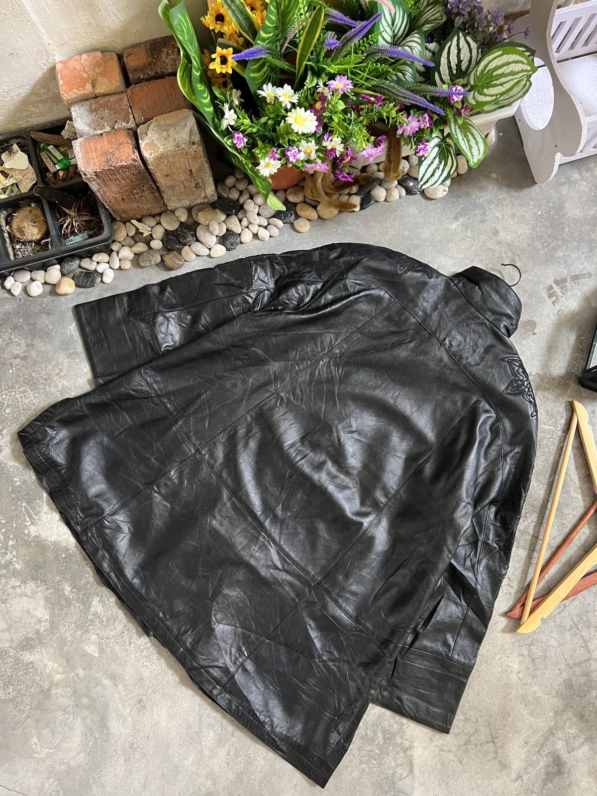 Japanese Brand × Vintage Vintage🏴‍☠️ Japanese Fully Leather Jacket Flower Embroidery Size US XL / EU 56 / 4 - 8 Thumbnail