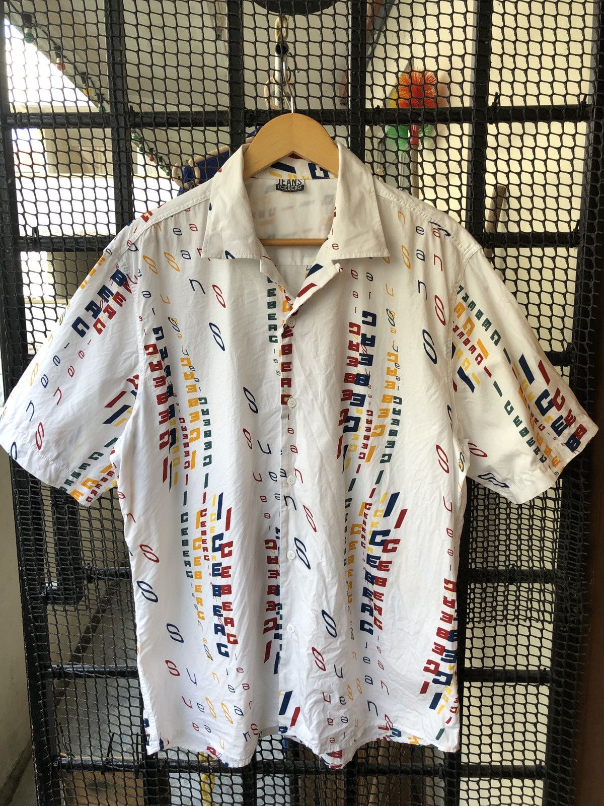 VINTAGE ICEBERG JEANS ALL OVER PRINT BUTTON SHIRT