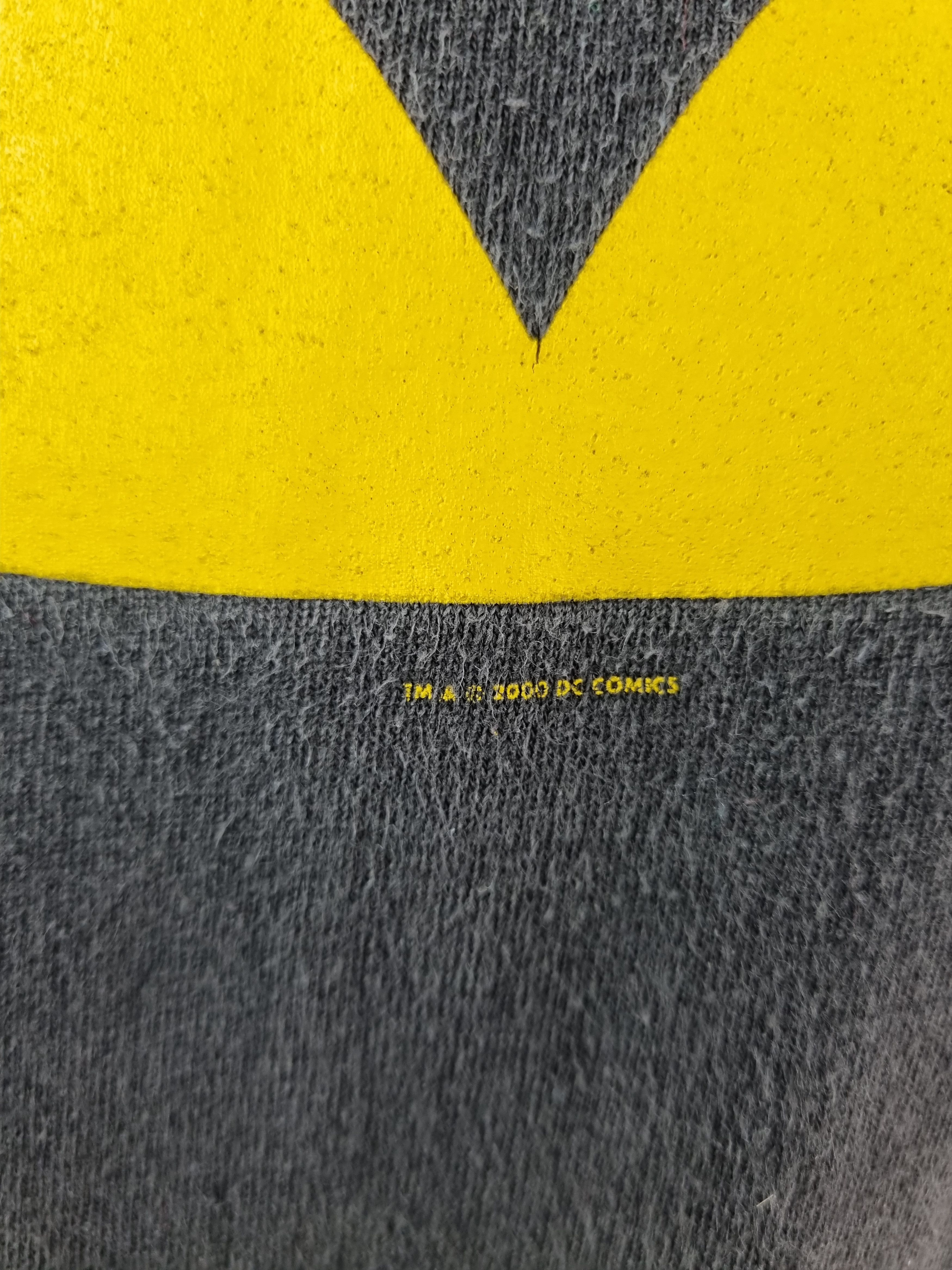 DC Comics Early 00s Cool Faded Batman Tee Size US L / EU 52-54 / 3 - 4 Thumbnail