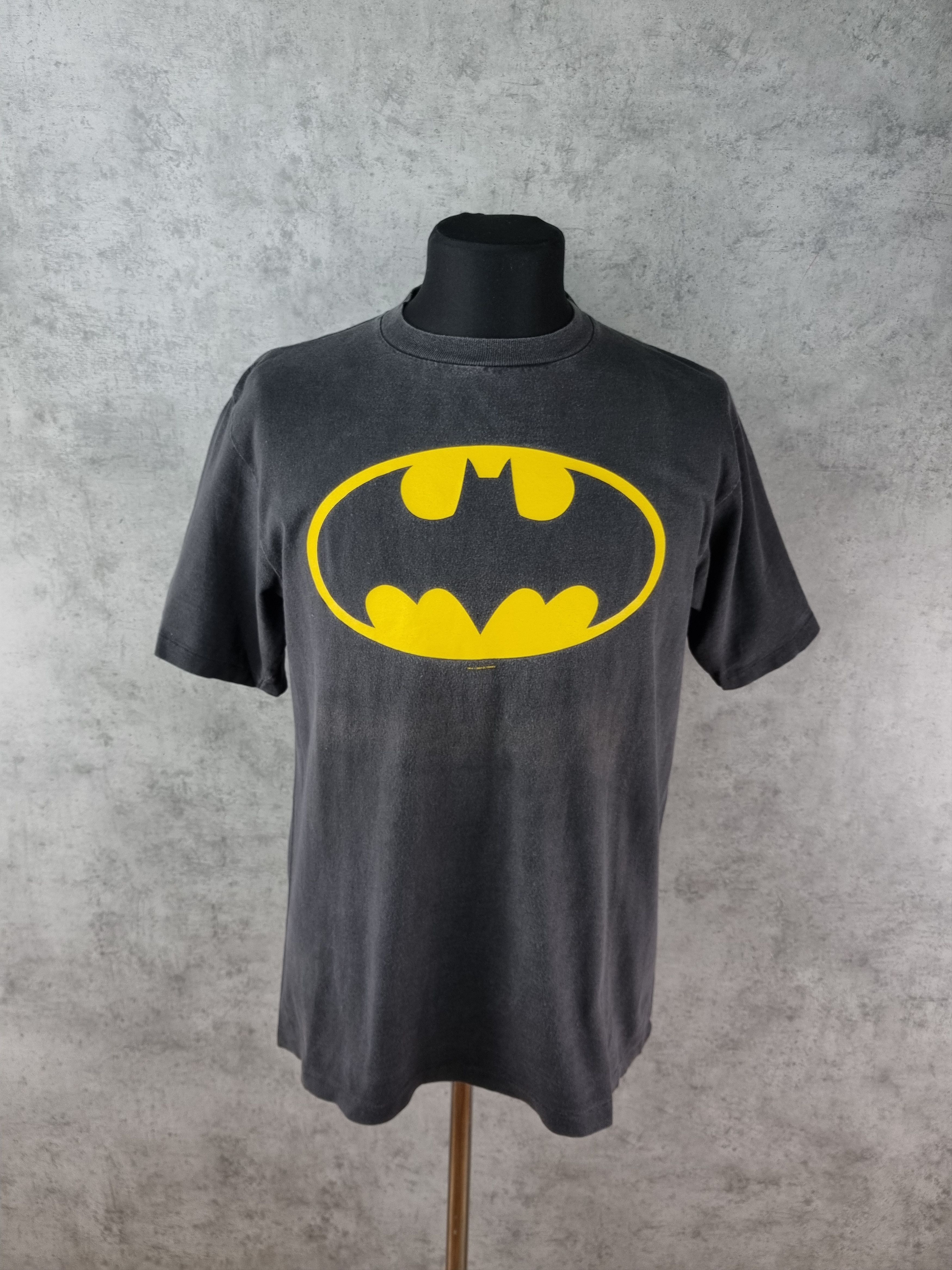 DC Comics Early 00s Cool Faded Batman Tee Size US L / EU 52-54 / 3 - 1 Thumbnail