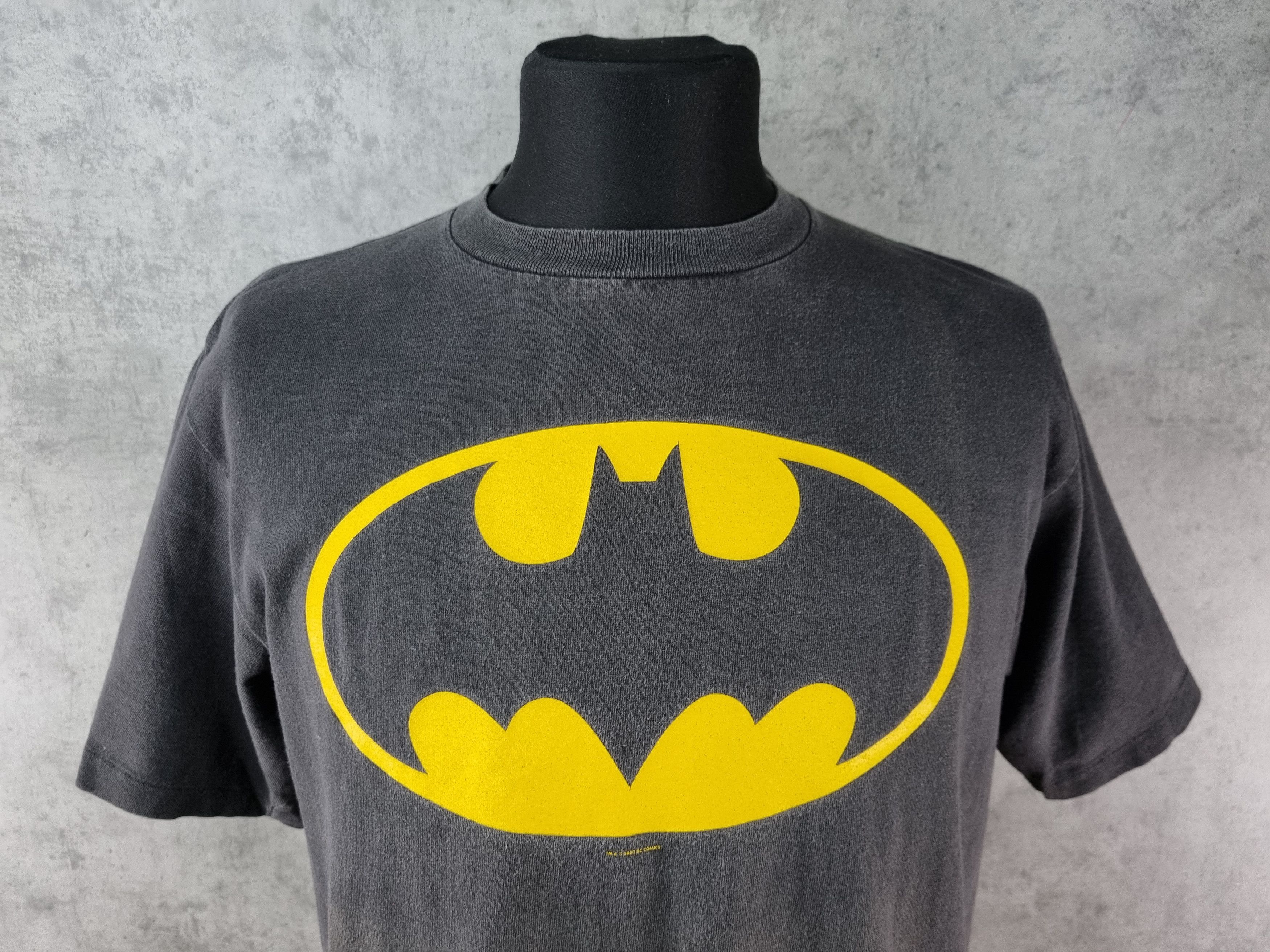 DC Comics Early 00s Cool Faded Batman Tee Size US L / EU 52-54 / 3 - 8 Thumbnail