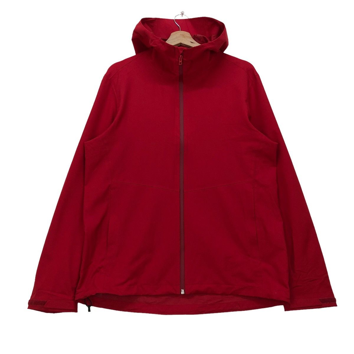 Uniqlo Uniqlo black hoodie windbreaker jacket goretex Size US L / EU 52-54 / 3 - 1 Thumbnail