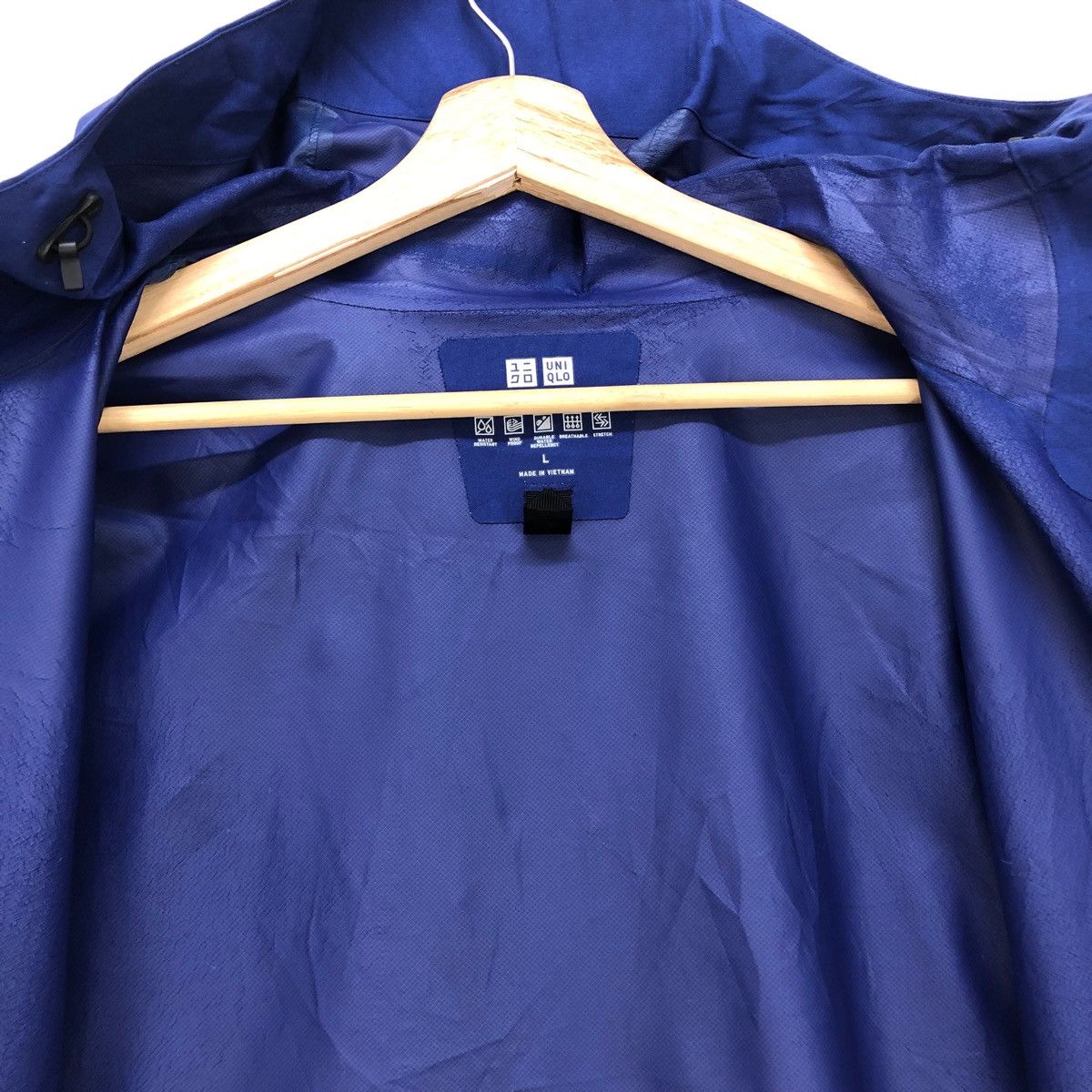 Uniqlo Uniqlo black hoodie windbreaker jacket goretex Size US L / EU 52-54 / 3 - 7 Thumbnail