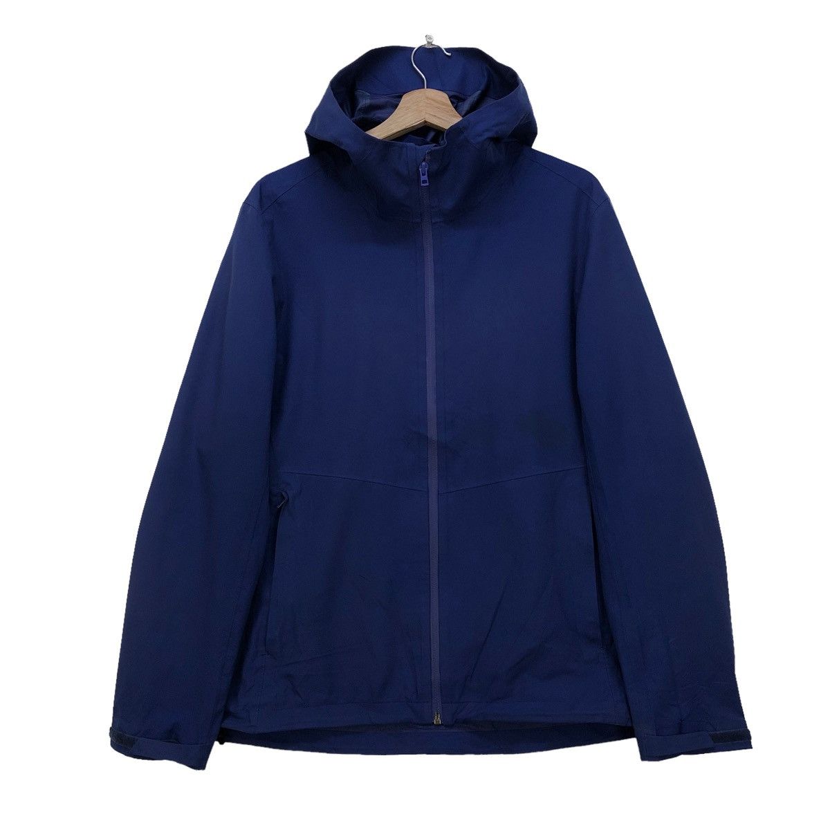 Uniqlo Uniqlo black hoodie windbreaker jacket goretex Size US L / EU 52-54 / 3 - 1 Thumbnail