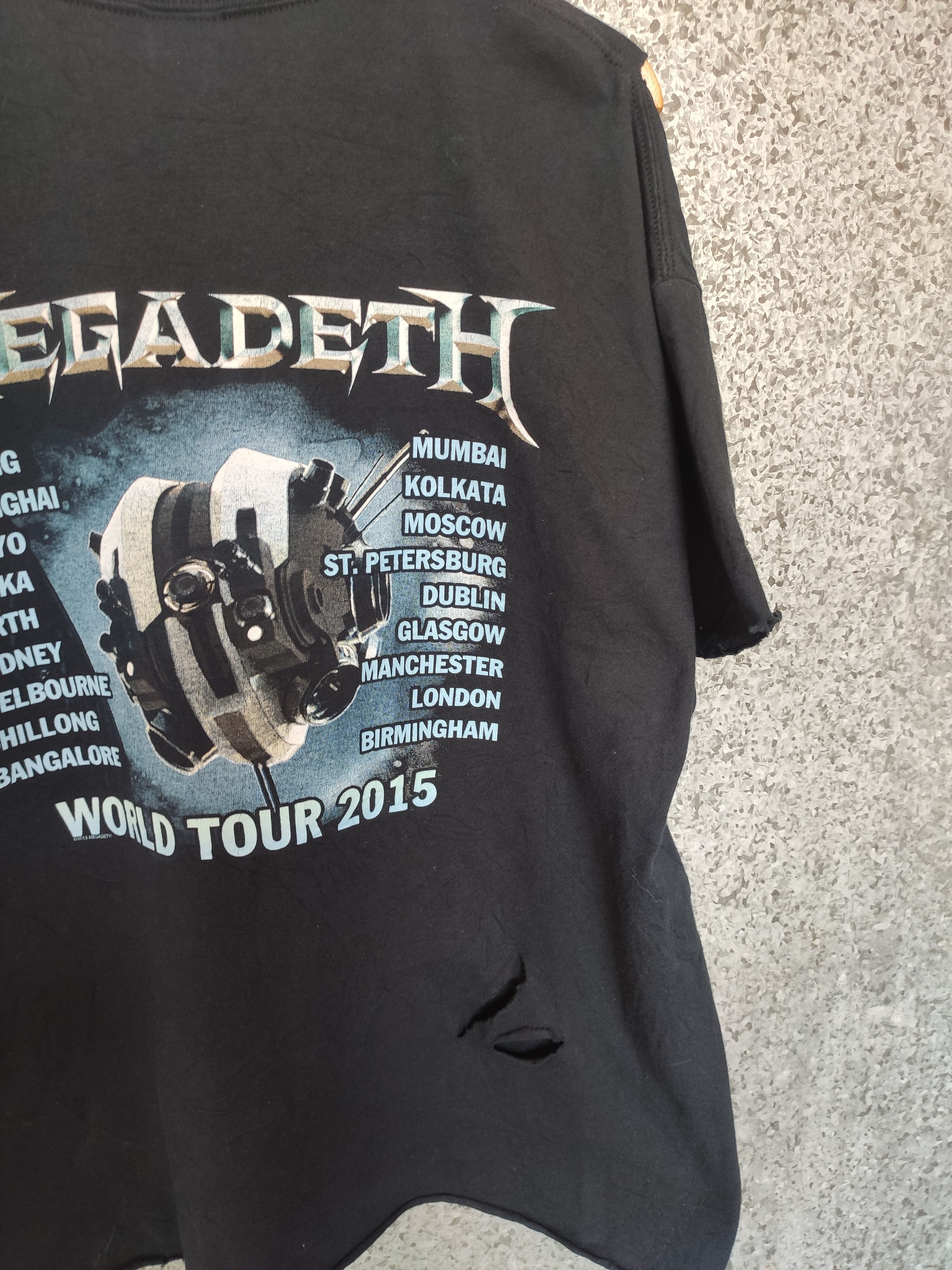Band Tees 🔥 Megadeath t shirt distressed Megadeath World Tour tee Size US XL / EU 56 / 4 - 4 Thumbnail