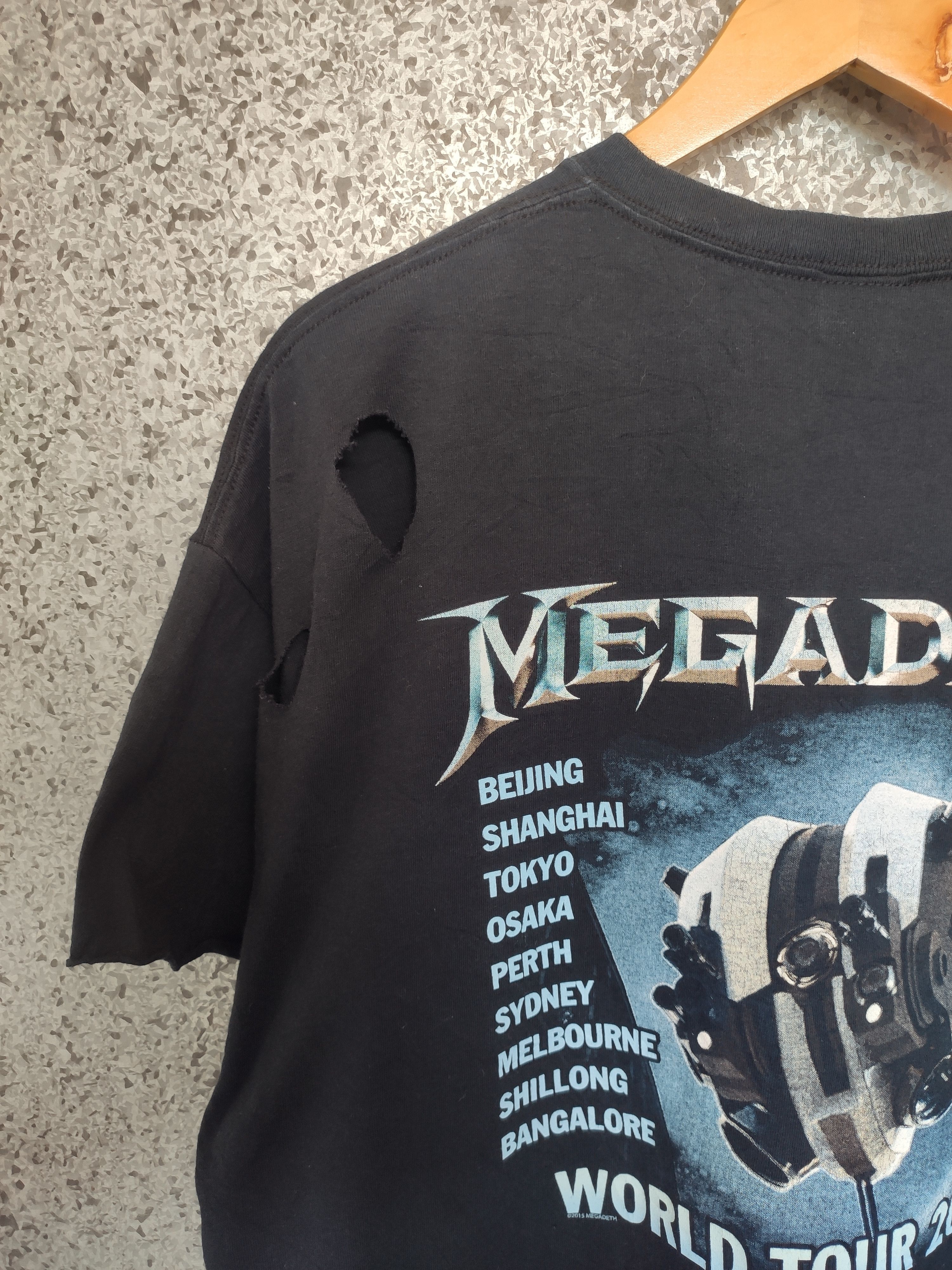 Band Tees 🔥 Megadeath t shirt distressed Megadeath World Tour tee Size US XL / EU 56 / 4 - 5 Thumbnail