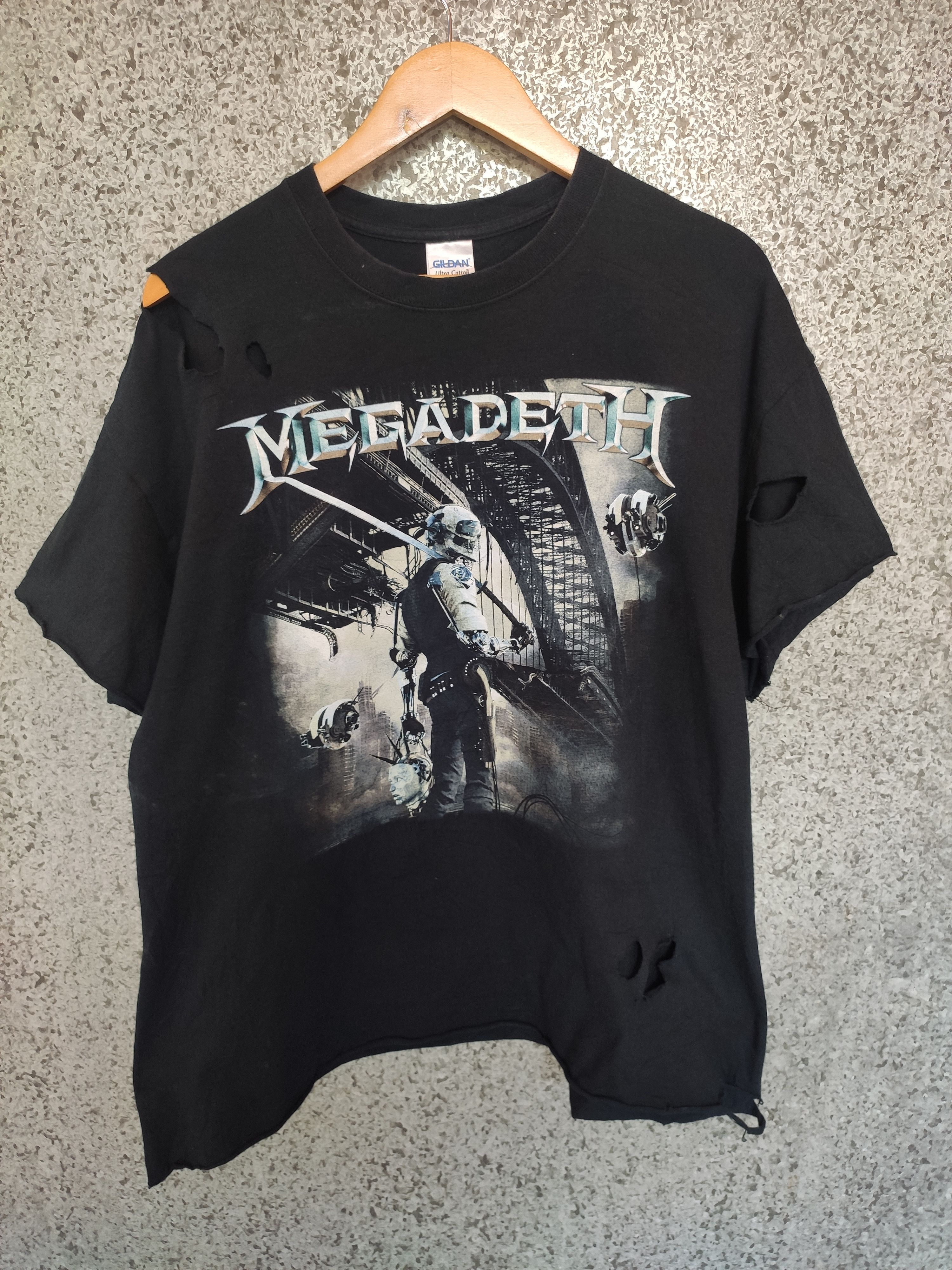 Band Tees 🔥 Megadeath t shirt distressed Megadeath World Tour tee Size US XL / EU 56 / 4 - 1 Thumbnail