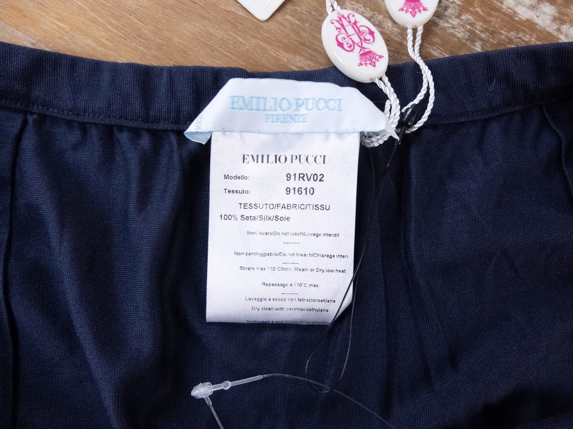 Emilio Pucci EMILIO PUCCI navy blue unlined silk mini skirt 8 44 NWT Size 30" / US 8 / IT 44 - 9 Thumbnail