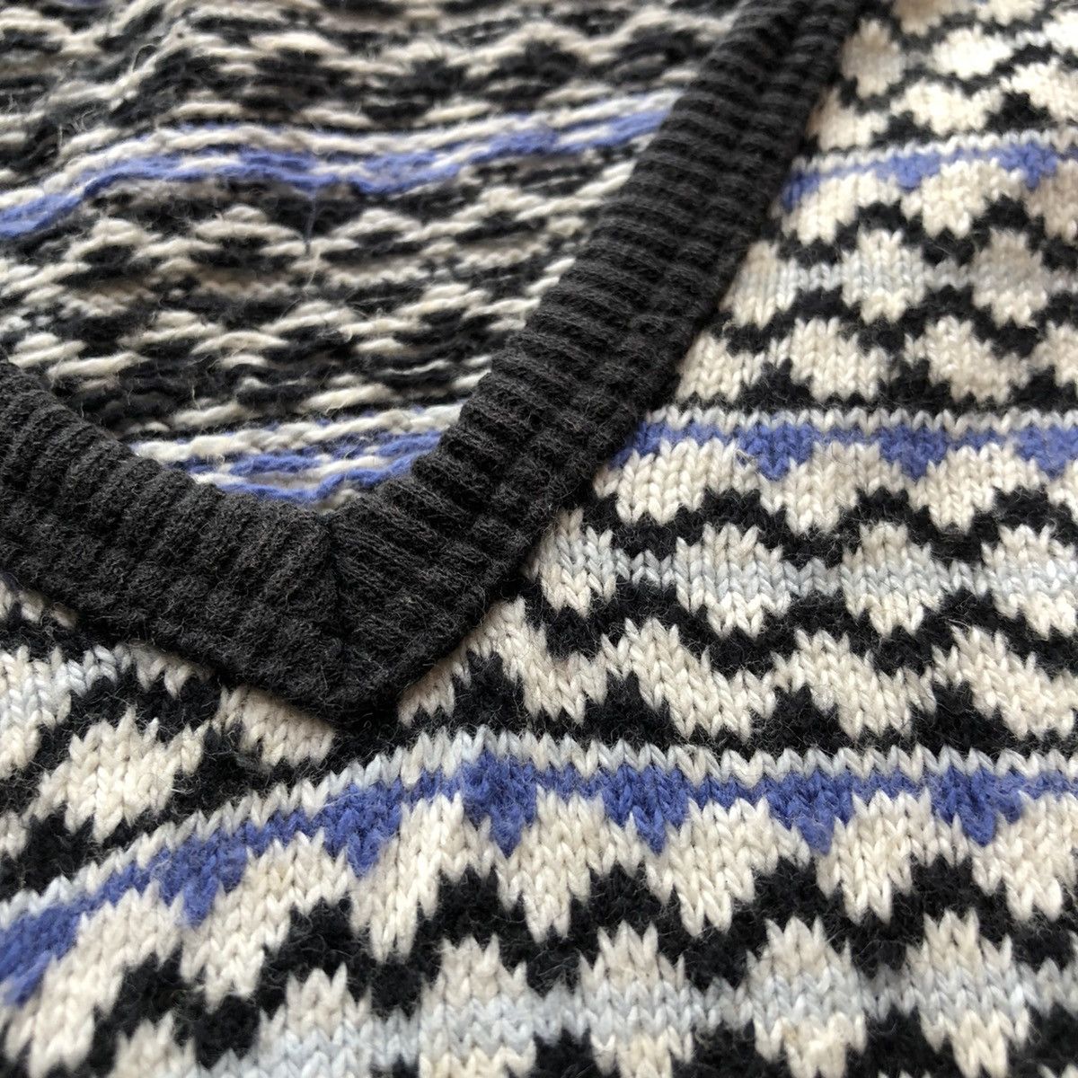 Japanese Brand Vintage 90's Knitwear Striped V-Neck by Jump Off Size US L / EU 52-54 / 3 - 8 Thumbnail