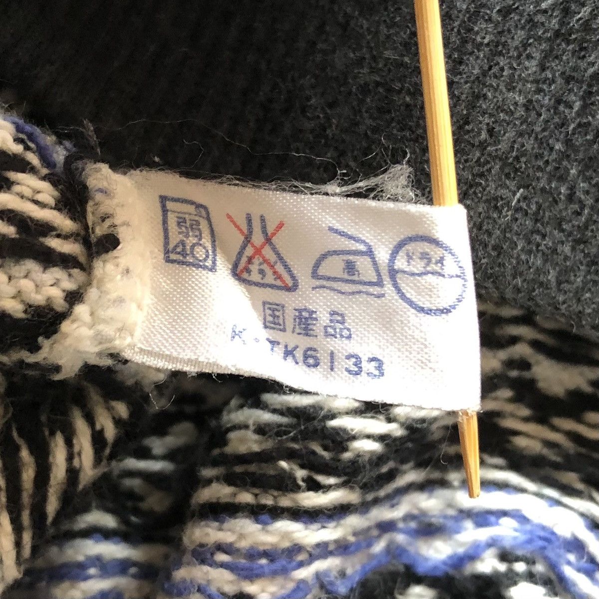 Japanese Brand Vintage 90's Knitwear Striped V-Neck by Jump Off Size US L / EU 52-54 / 3 - 12 Thumbnail