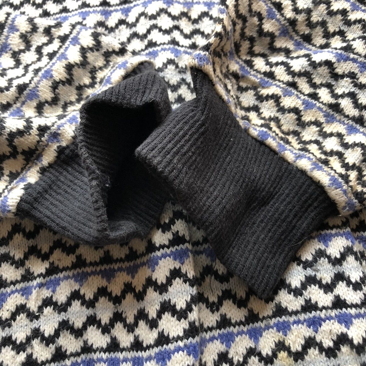 Japanese Brand Vintage 90's Knitwear Striped V-Neck by Jump Off Size US L / EU 52-54 / 3 - 9 Thumbnail