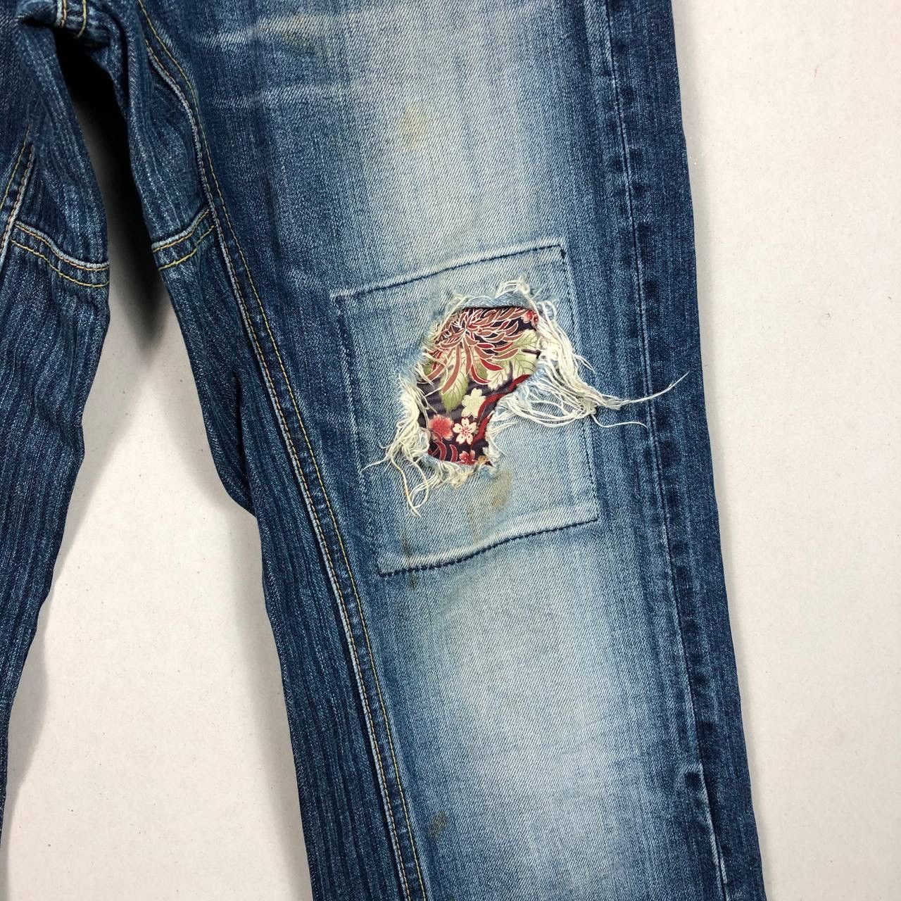 Eternal Eternal Jeans Sashiko Distressed Denim Flowers Patchwork Size US 30 / EU 46 - 5 Thumbnail