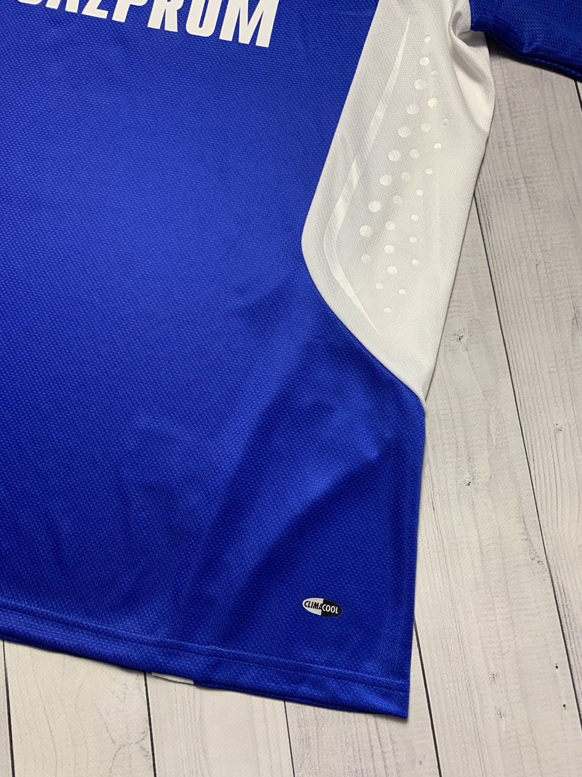 Adidas × Vintage Vintage Soccer jersey Shalke 04 Raul 7 size XL Size US XL / EU 56 / 4 - 5 Thumbnail