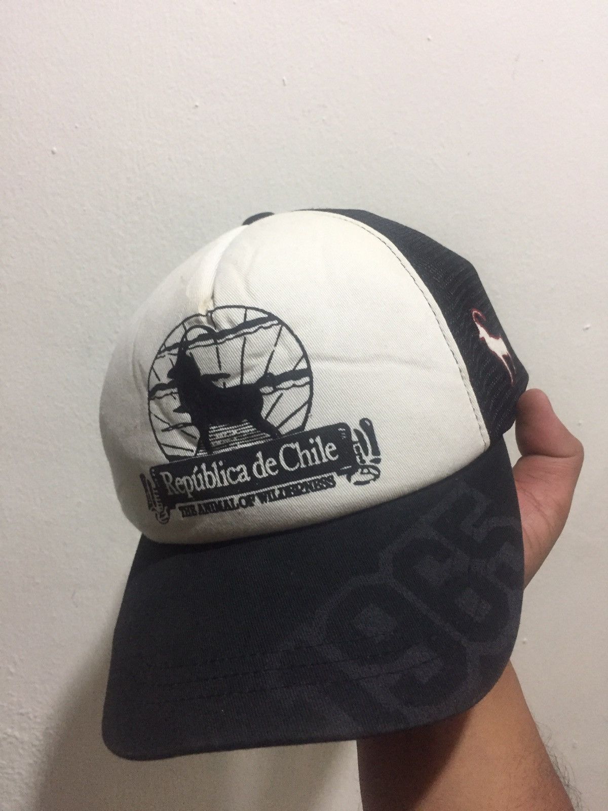 Japanese Brand 1965 Republica De Chile x Uniqlo Trucker Hat Size ONE SIZE - 1 Thumbnail