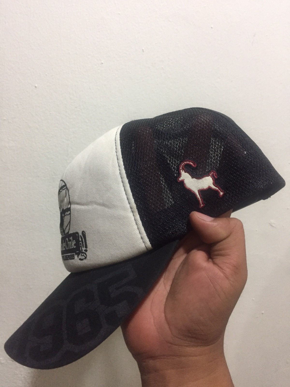 Japanese Brand 1965 Republica De Chile x Uniqlo Trucker Hat Size ONE SIZE - 2 Thumbnail