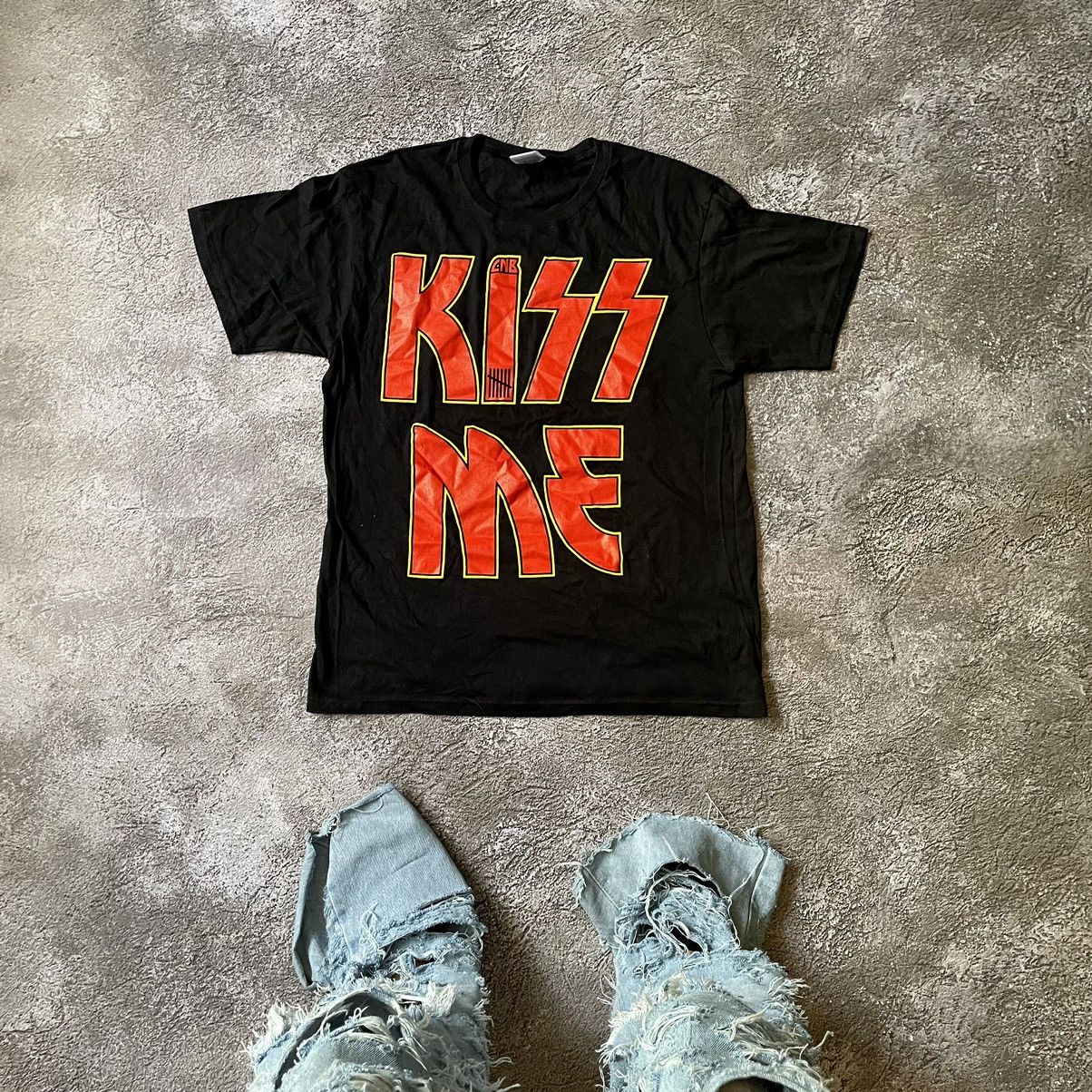 Vintage Vintage Y2K Graphic Tee Kiss Me Funny Band Logo Black Drip M Size US M / EU 48-50 / 2 - 1 Thumbnail