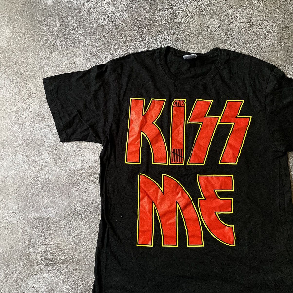 Vintage Vintage Y2K Graphic Tee Kiss Me Funny Band Logo Black Drip M Size US M / EU 48-50 / 2 - 4 Thumbnail