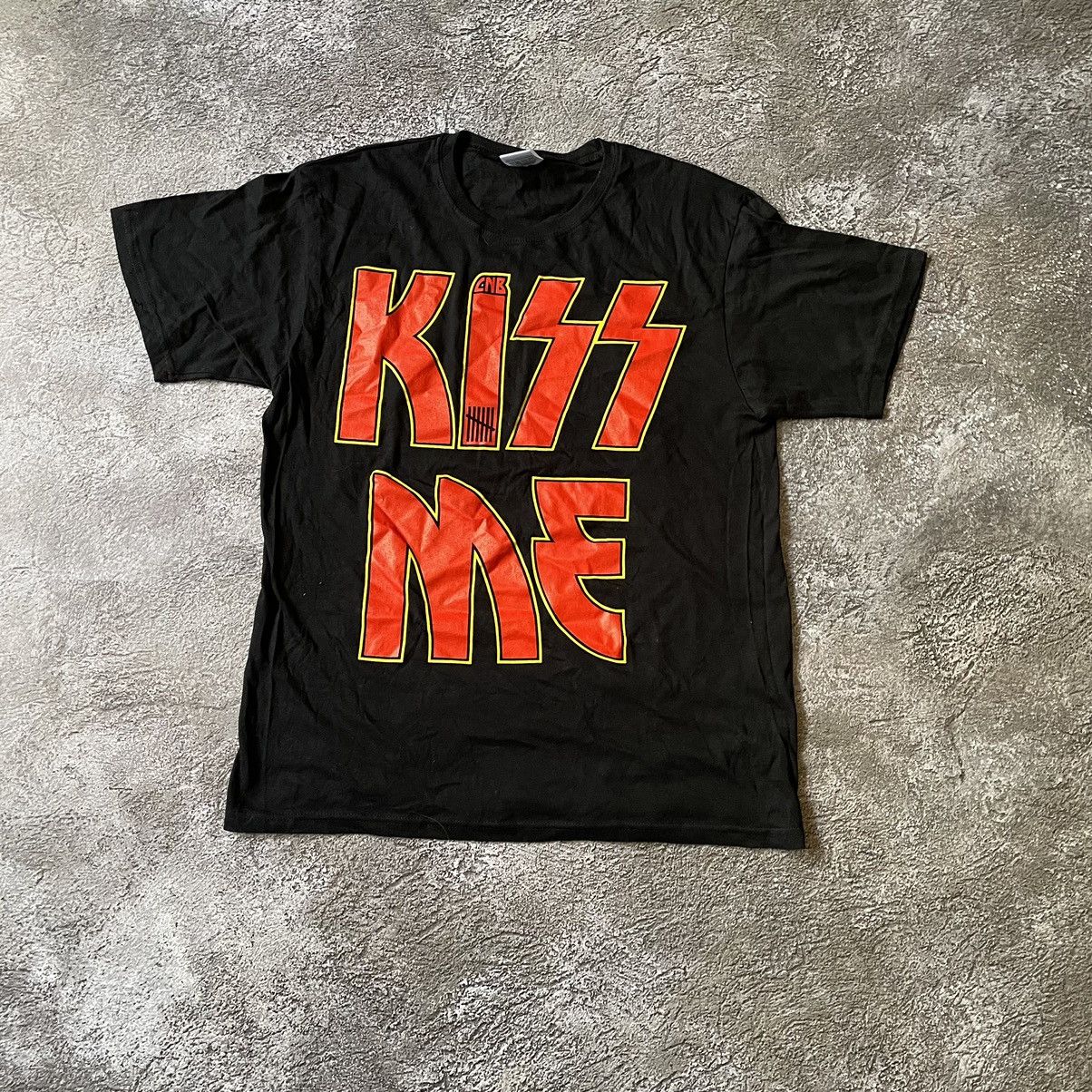 Vintage Vintage Y2K Graphic Tee Kiss Me Funny Band Logo Black Drip M Size US M / EU 48-50 / 2 - 2 Thumbnail