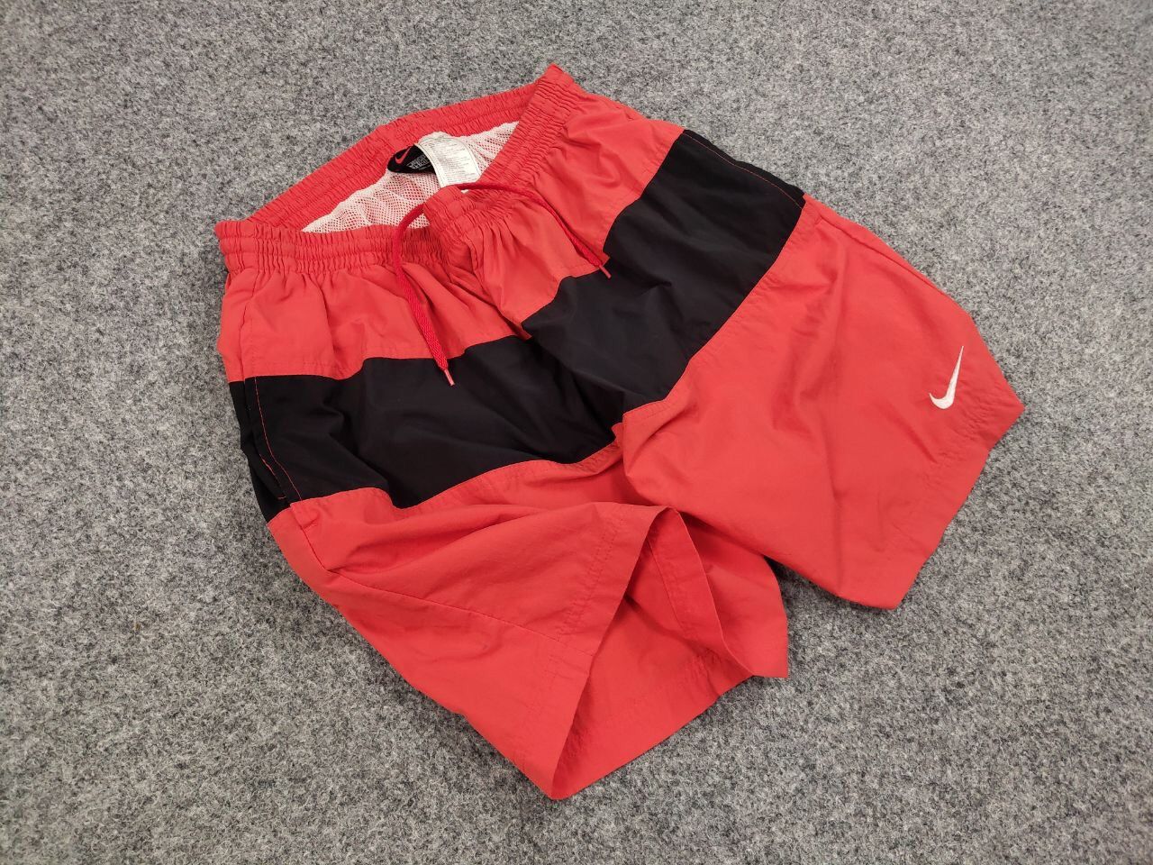 Nike Vintage 90's Nike Big Swoosh Logo Nylon Red Light Shorts Size US 34 / EU 50 - 6 Thumbnail
