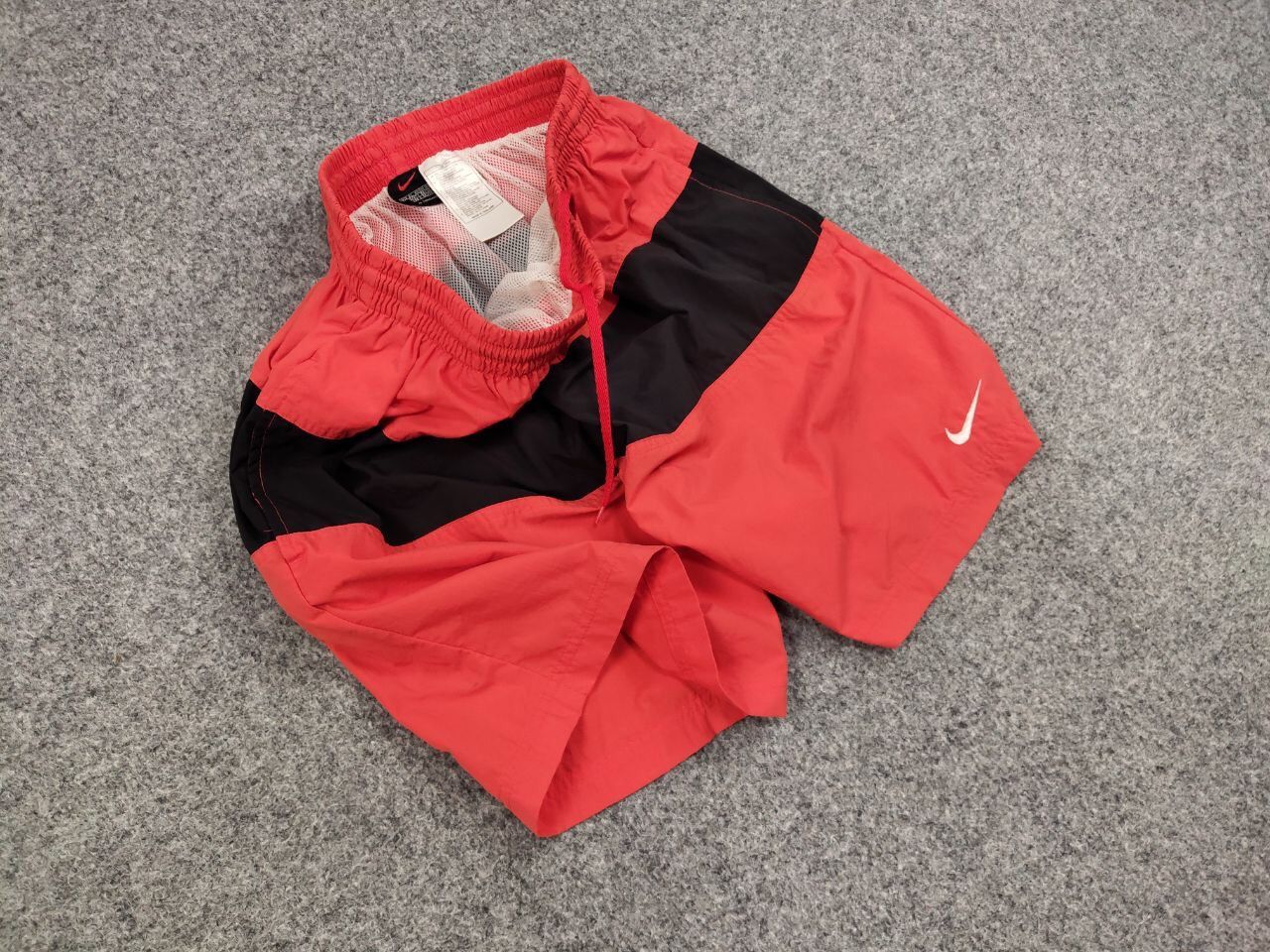 Nike Vintage 90's Nike Big Swoosh Logo Nylon Red Light Shorts Size US 34 / EU 50 - 7 Thumbnail