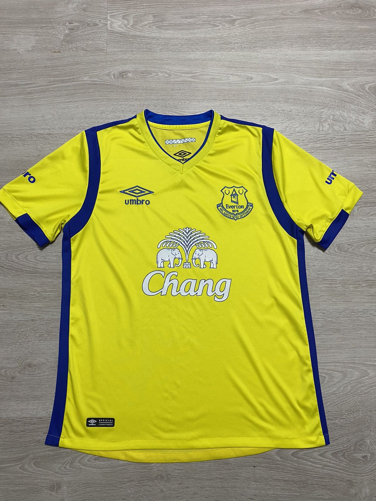 Umbro Umbro Everton Soccer jersey yellow size M Size US M / EU 48-50 / 2 - 2 Thumbnail
